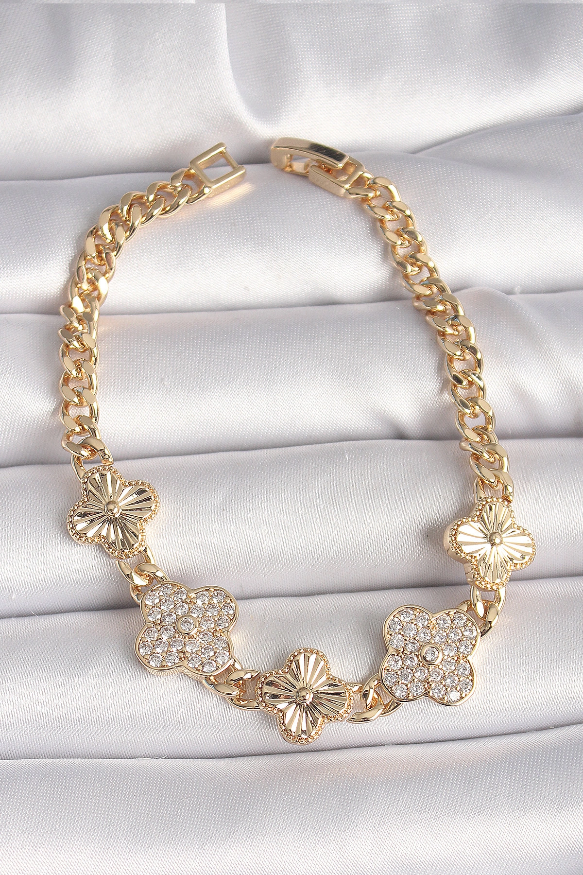 Pirinç Gold Renk Zirkon Taşlı Yonca Model Kadın Bileklik-0