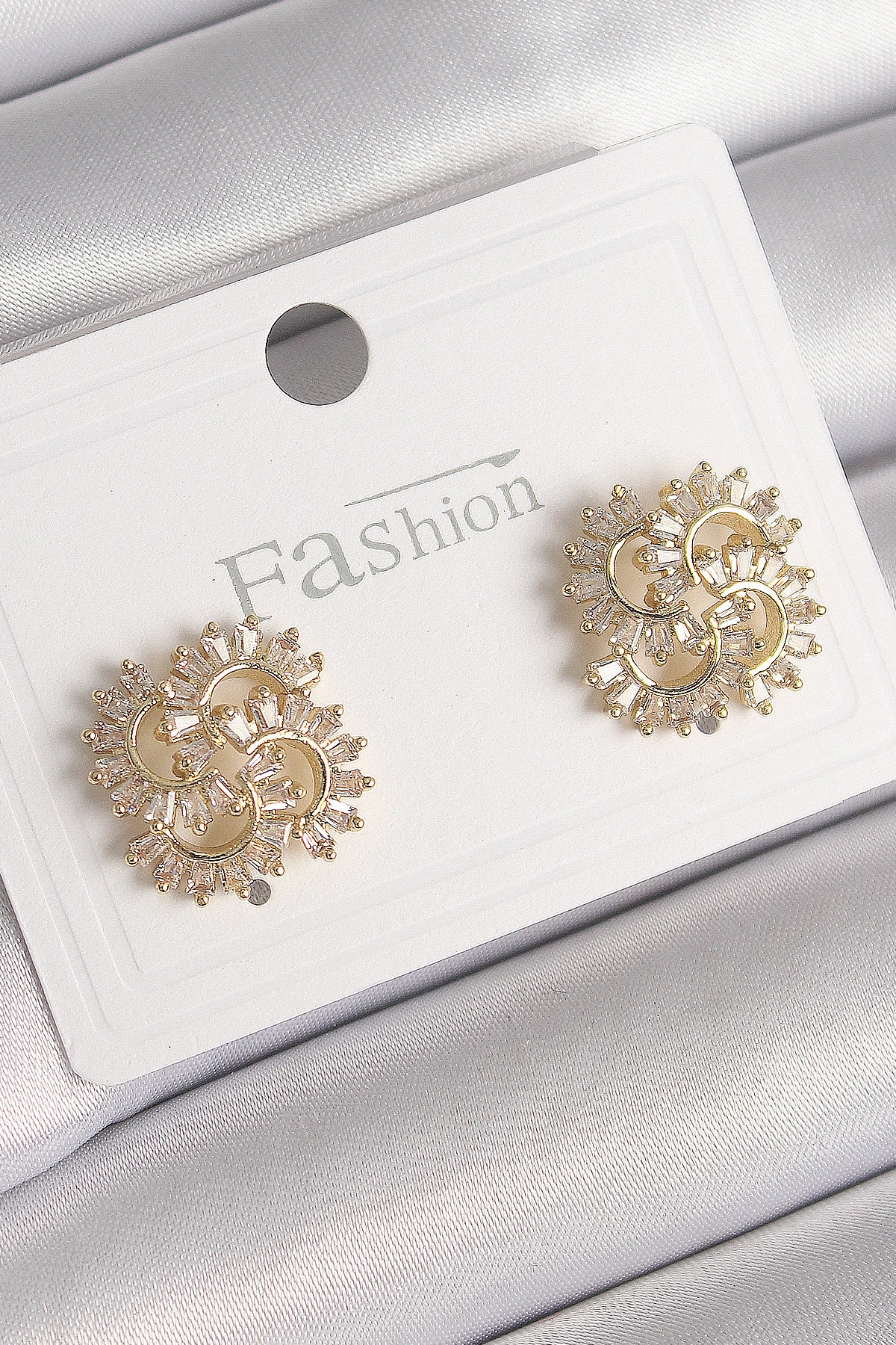 Pirinç Gold Renk Zirkon Taşlı Yonca Model Kadın Küpe-0