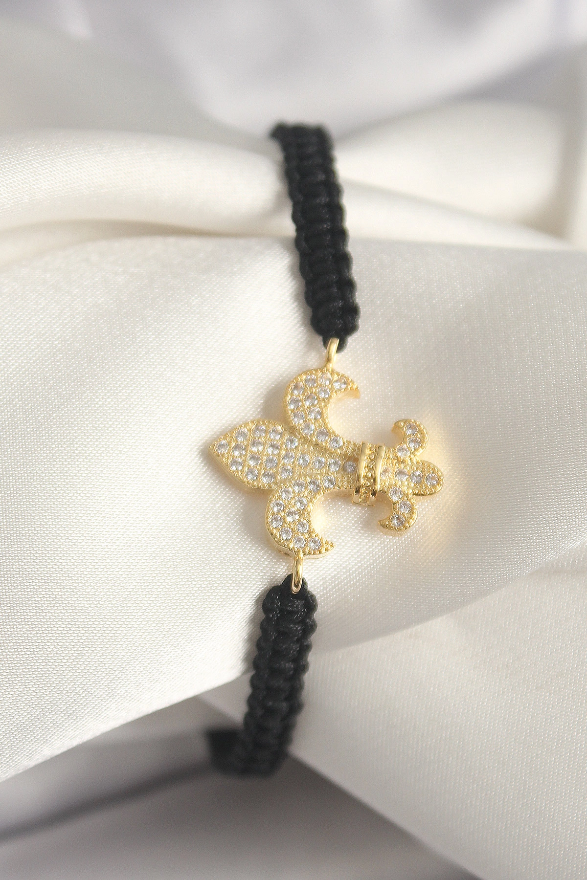 Pirinç Gold Renk Zirkon Taşlı Zambak Figür Asansörlü Makrome Model Kadın Bileklik-0