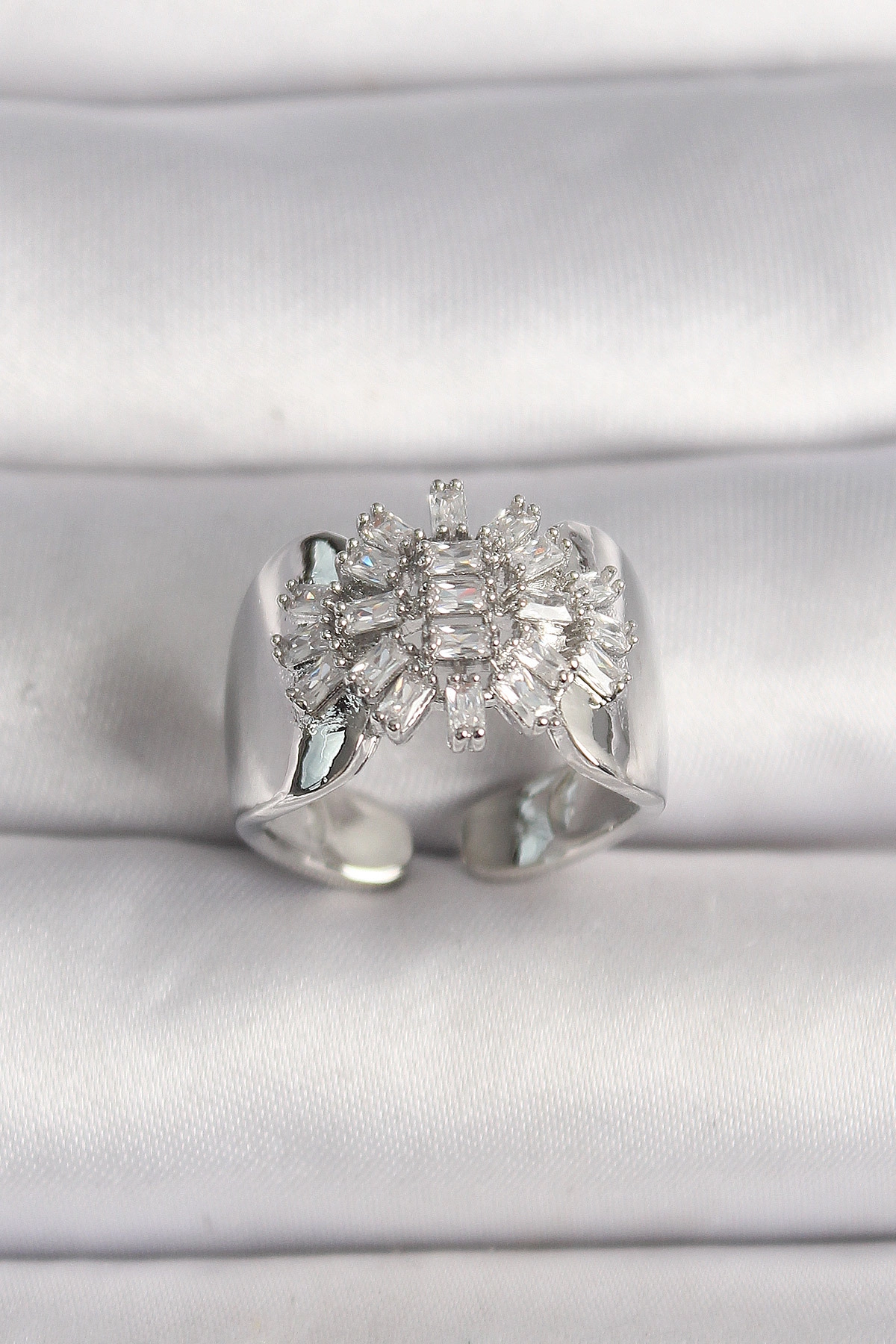 Pirinç Gümüş Renk Ayarlanabilir Baget Zirkon Taş Model Kadın Yüzük-0