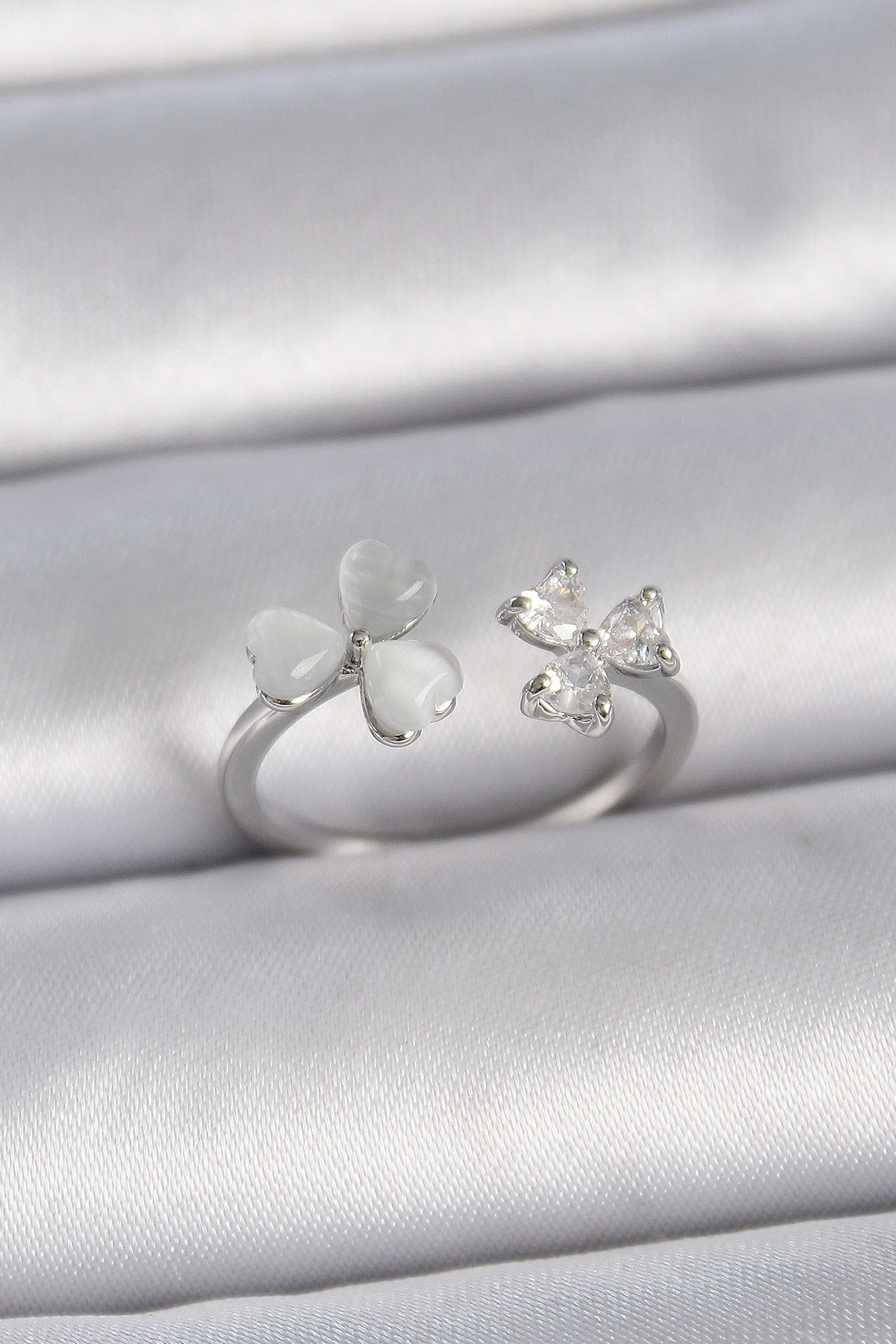 Pirinç Gümüş Renk Ayarlanabilir Zirkon Taşlı Beyaz Mineli Kalp Model Kadın Yüzük-0