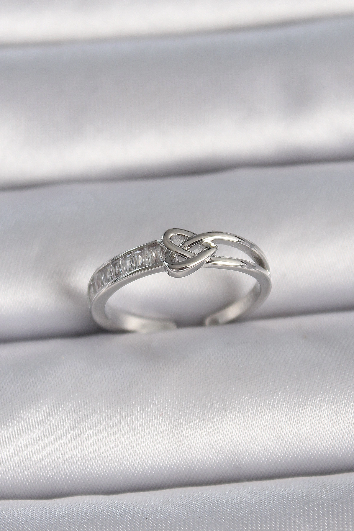 Pirinç Gümüş Renk Ayarlanabilir Zirkon Taşlı Düğüm Kalp Model Kadın Yüzük-0