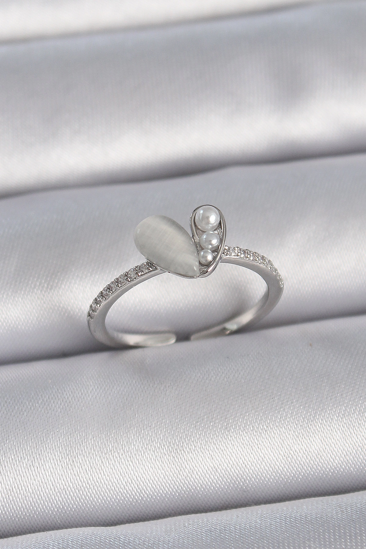 Pirinç Gümüş Renk Ayarlanabilir Zirkon Taşlı İncili Beyaz Mineli Kalp Model Kadın Yüzük-0