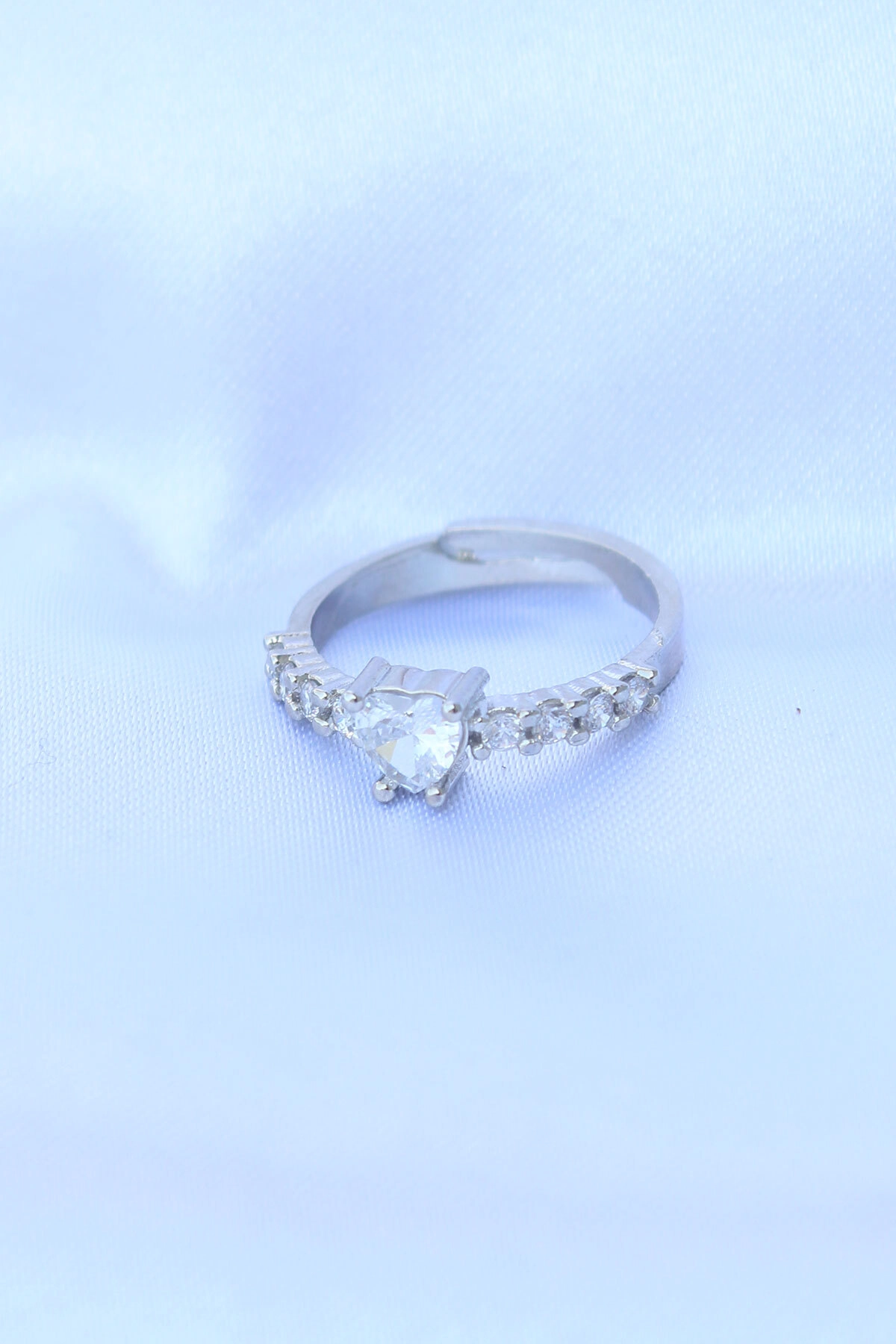 Pirinç Gümüş Renk Ayarlanabilir Zirkon Taşlı Minimal Kalp Yüzük-1