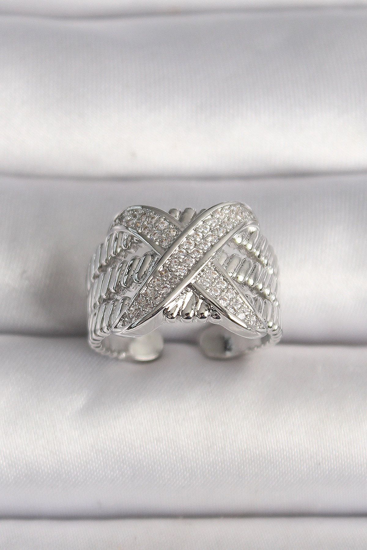 Pirinç Gümüş Renk Ayarlanabilir Zirkon Taşlı X Model Kadın Yüzük-0