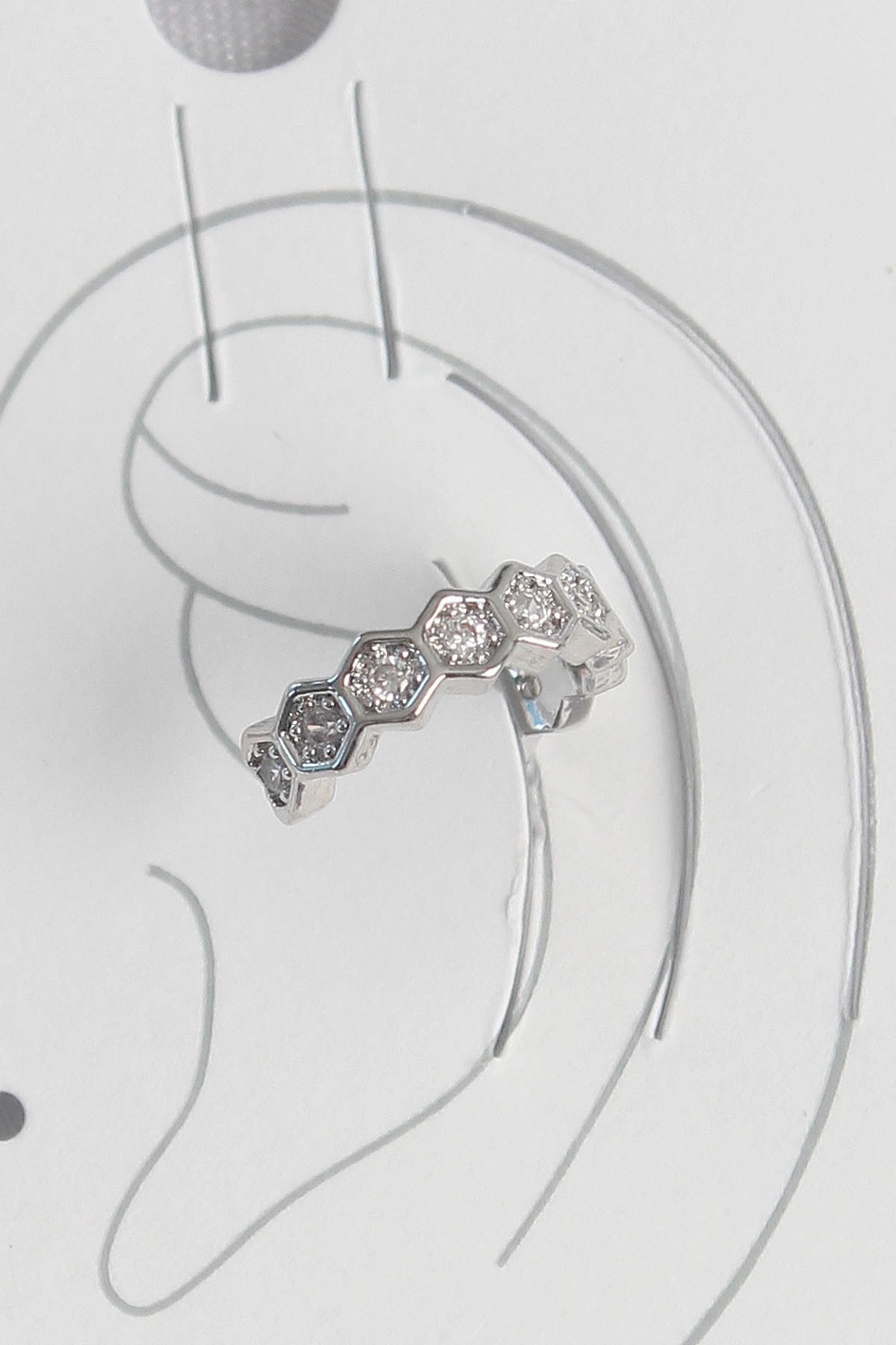 Pirinç Gümüş Renk Bal Peteği Model Zirkon Taşlı Kadın Kıkırdak Küpe-0