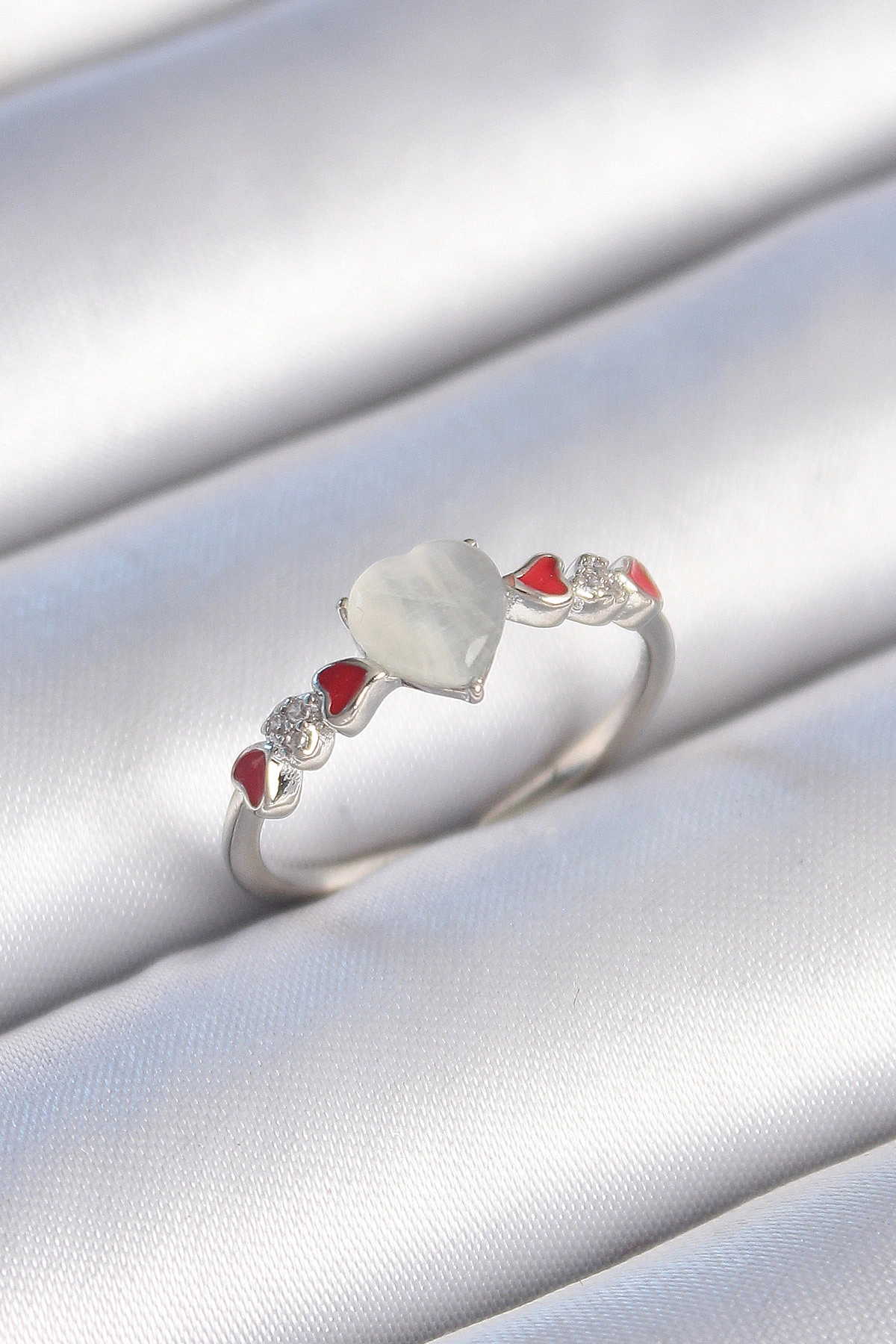 Pirinç Gümüş Renk Beyaz Mineli Kalp Model Zirkon Taş Detaylı Kadın Yüzük-0