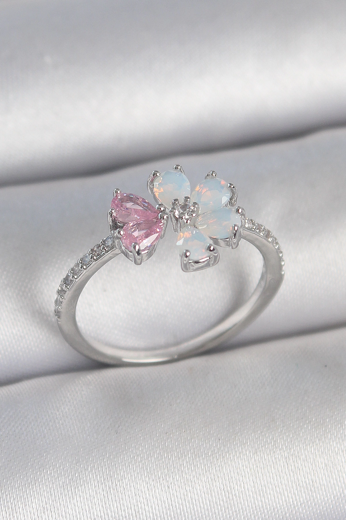 Pirinç Gümüş Renk Beyaz Mineli Pembe Zirkon Taşlı Çiçek Model Kadın Yüzük-0