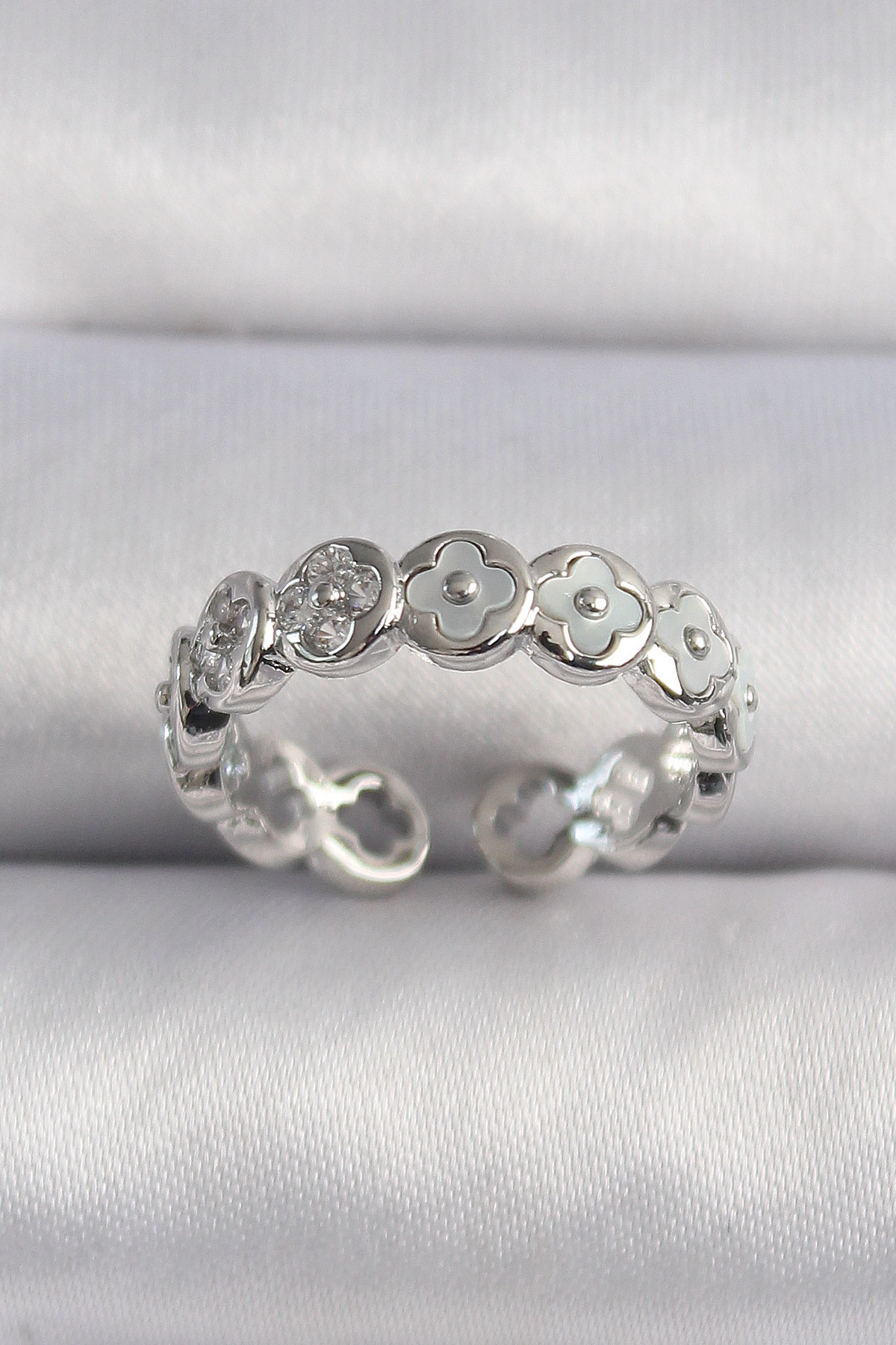 Pirinç Gümüş Renk Beyaz Sedefli Yonca Model Kadın Yüzük-0