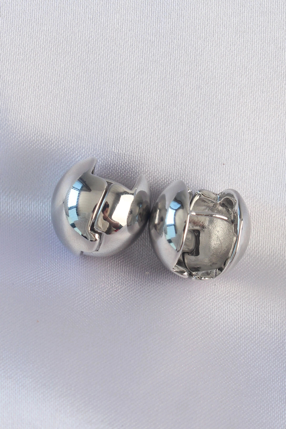 Pirinç Gümüş Renk İçi Boş Minimal Topçuk Küpe-1