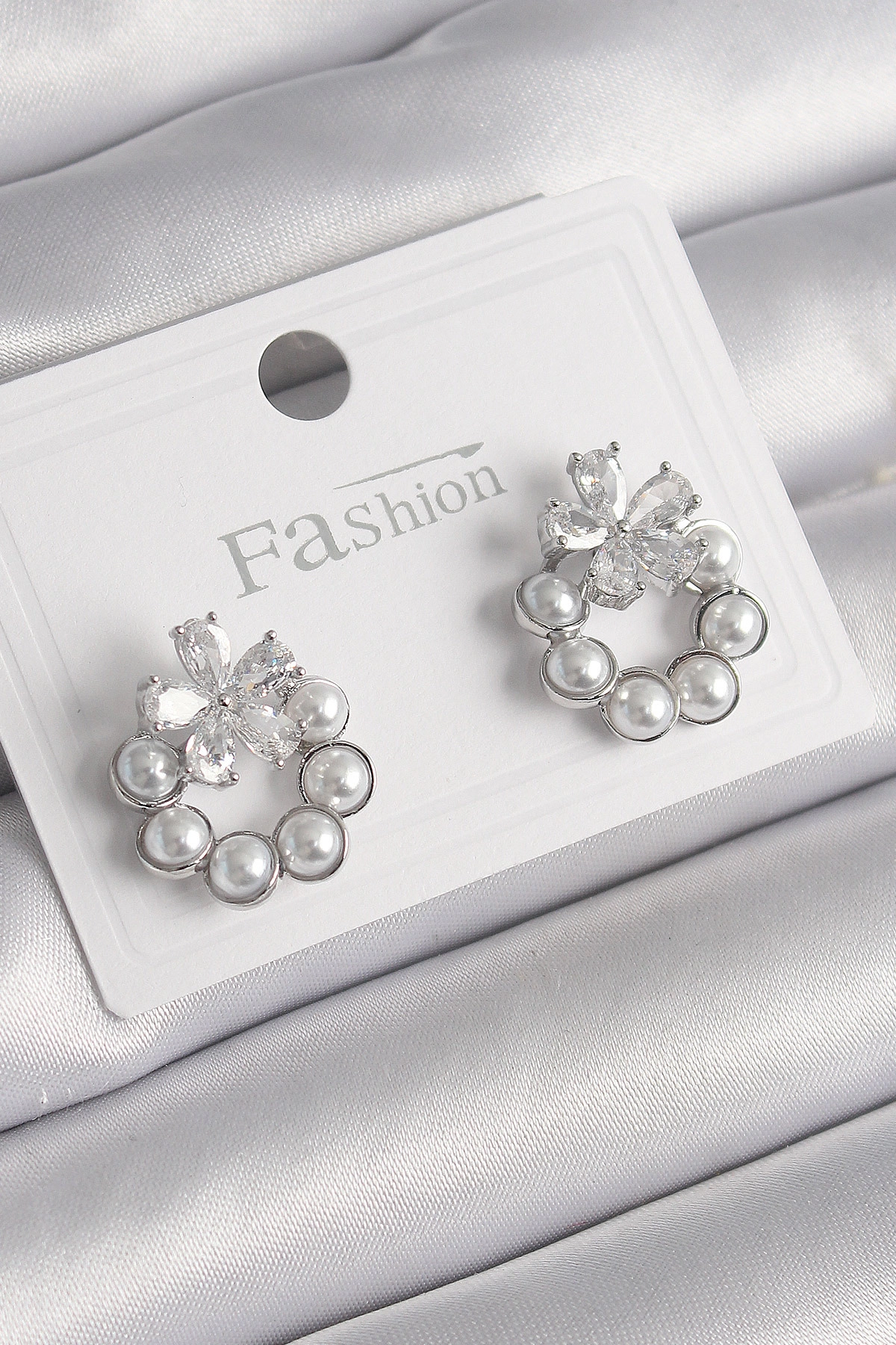 Pirinç Gümüş Renk İncili Halka Model Zirkon Taşlı Çiçek Detay Kadın Küpe-0