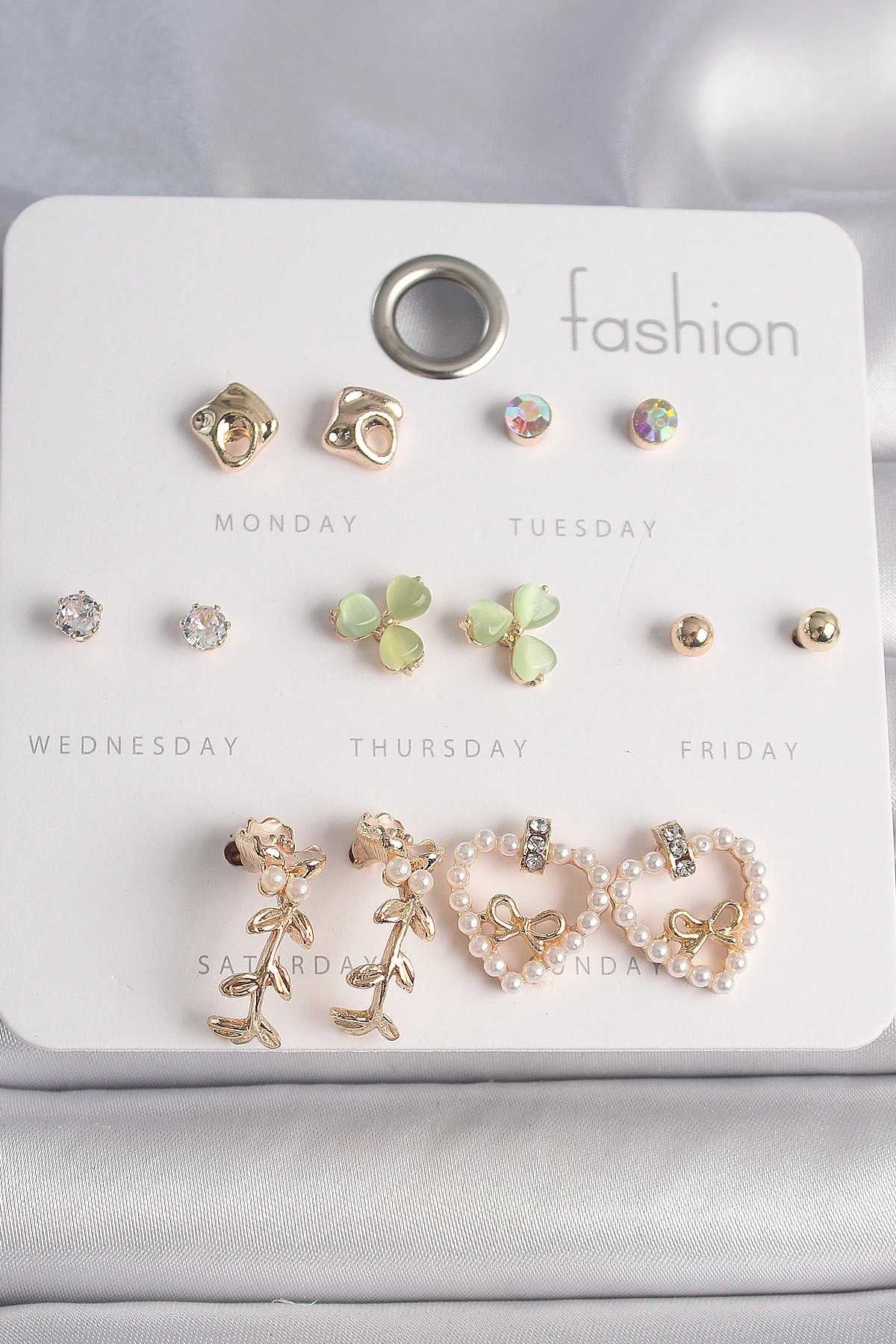 Pirinç Gümüş Renk İncili Kalp Figür Kurdela Detay 7 Çift Kadın Küpe Seti-0