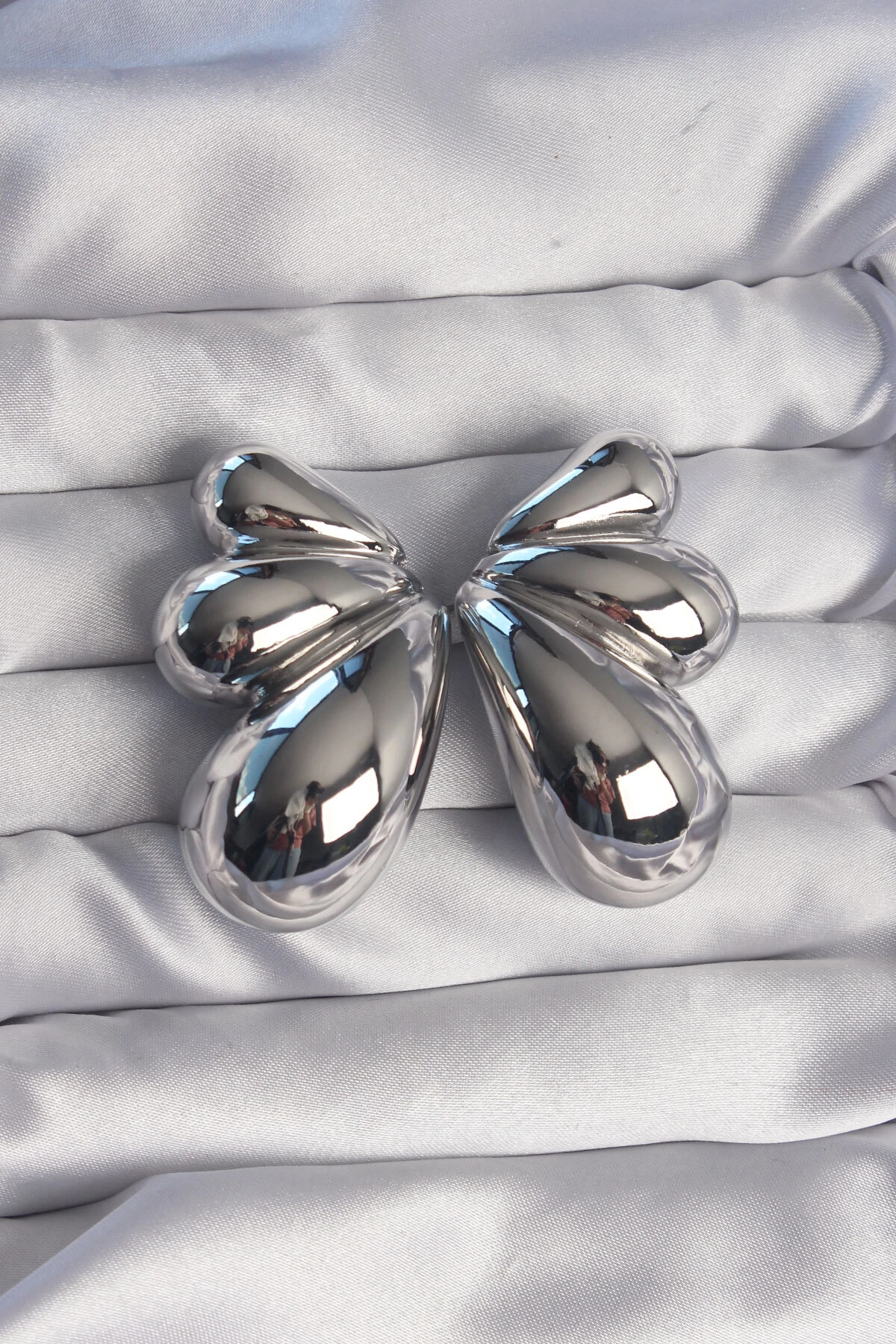 Pirinç Gümüş Renk İri Bombeli Kelebek Küpe-0