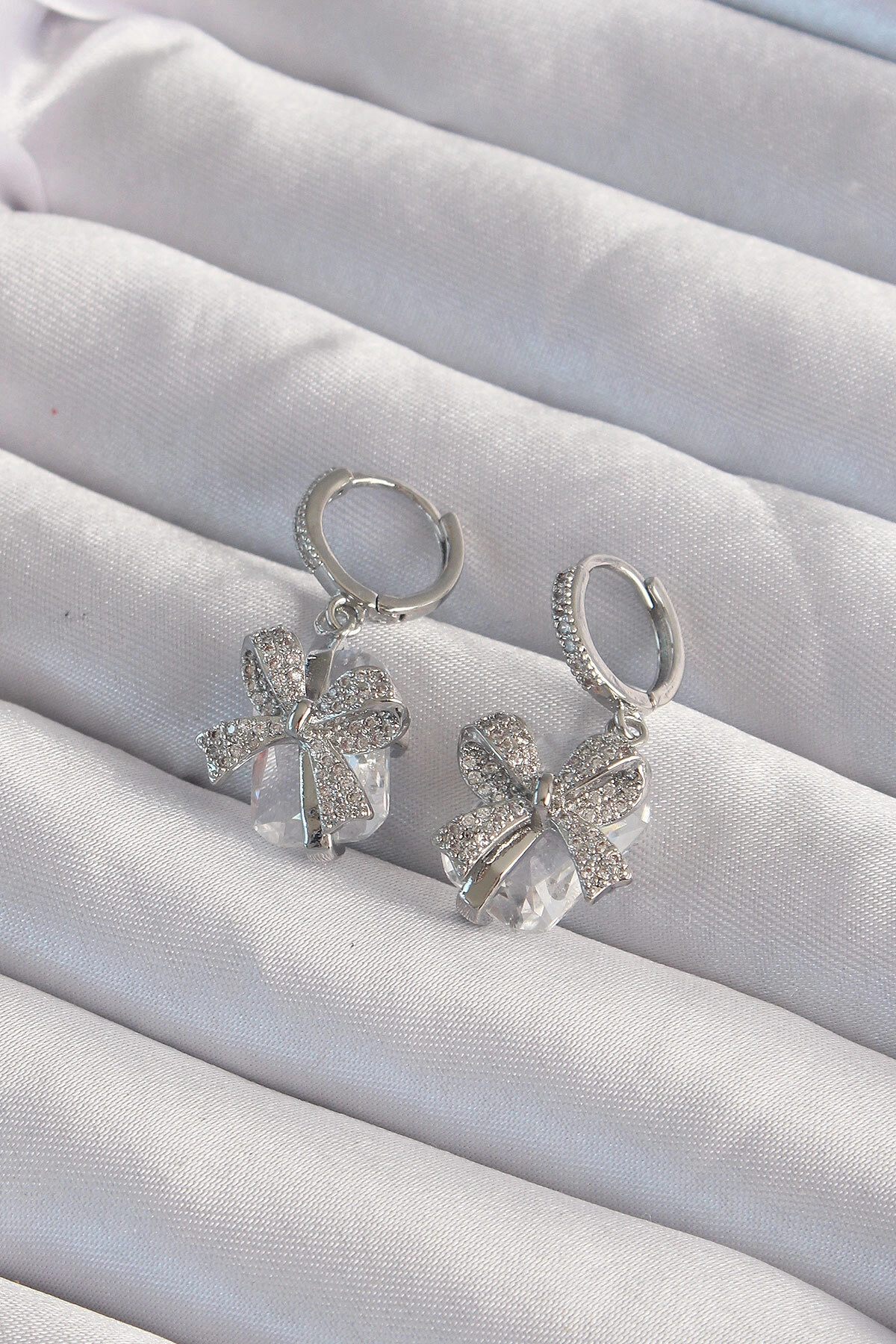 Pirinç Gümüş Renk İri Zirkon Taşlı Fiyonk Model Halka Küpe-0