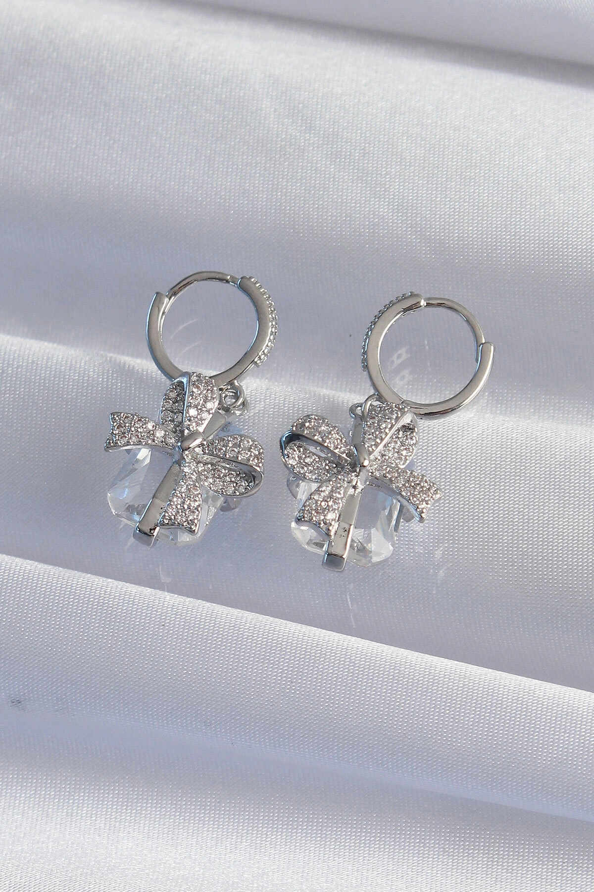 Pirinç Gümüş Renk İri Zirkon Taşlı Fiyonk Model Halka Küpe-1