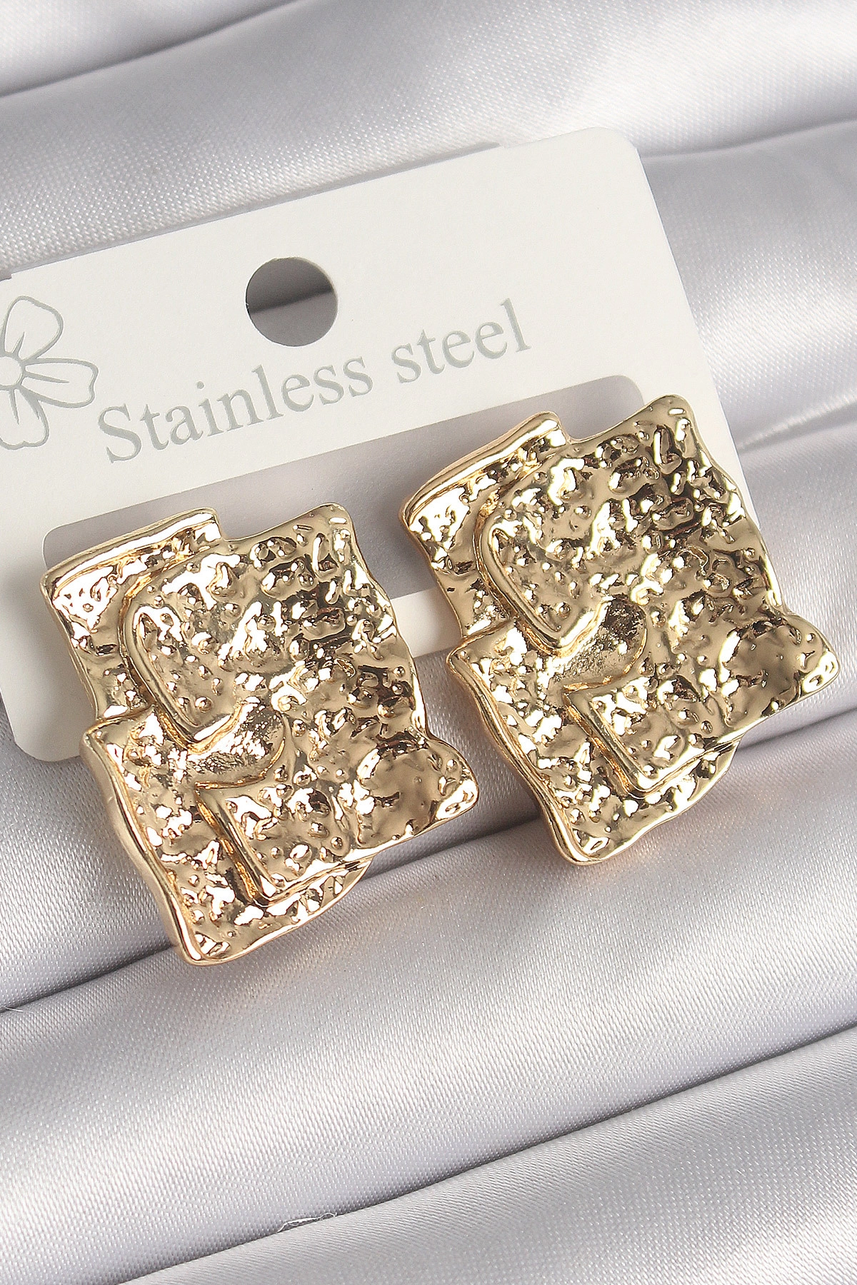 Pirinç Gümüş Renk İşlemeli Kare Plaka Model Kadın Küpe-0