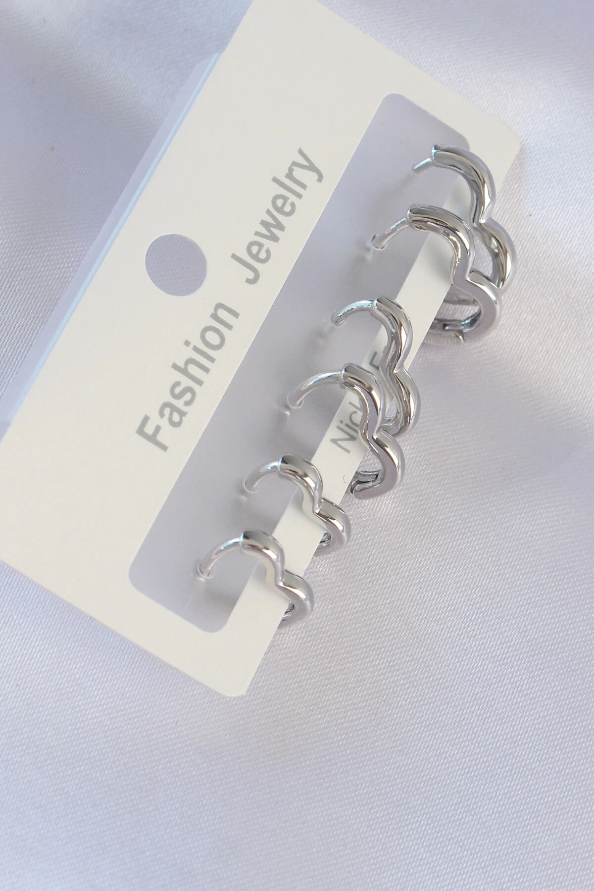 Pirinç Gümüş Renk Kalp Model Küpe Seti-1