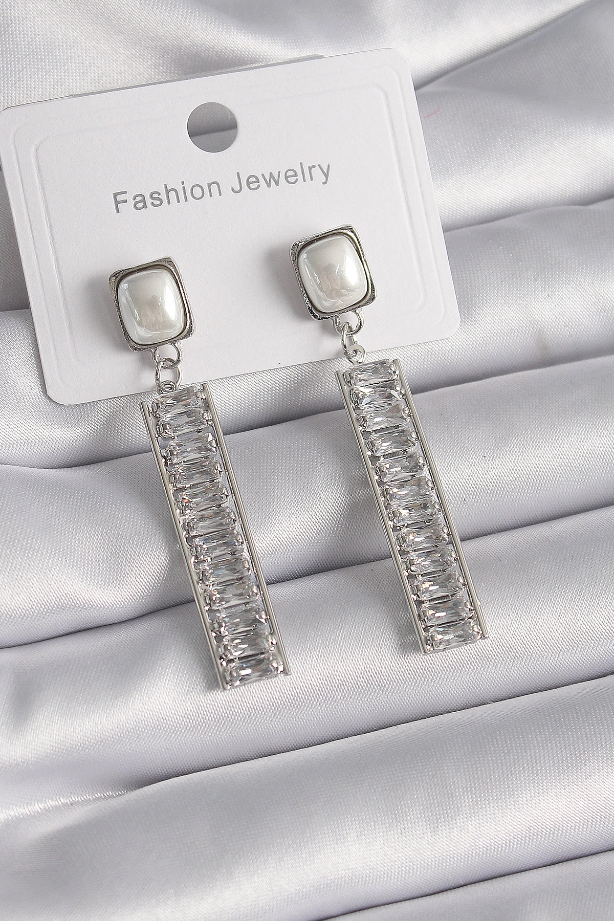 Pirinç Gümüş Renk Kare İnci Zirkon Taşlı Su Yolu Model Kadın Küpe-0