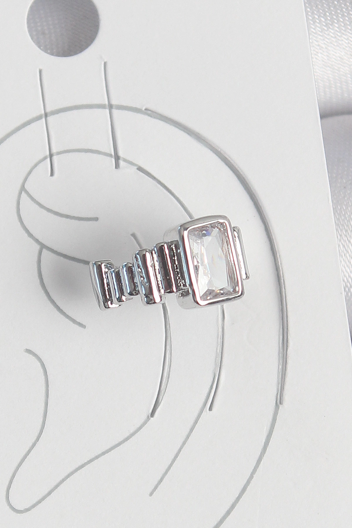 Pirinç Gümüş Renk Kare Zirkon Taşlı Kadın Kıkırdak Model Küpe-0