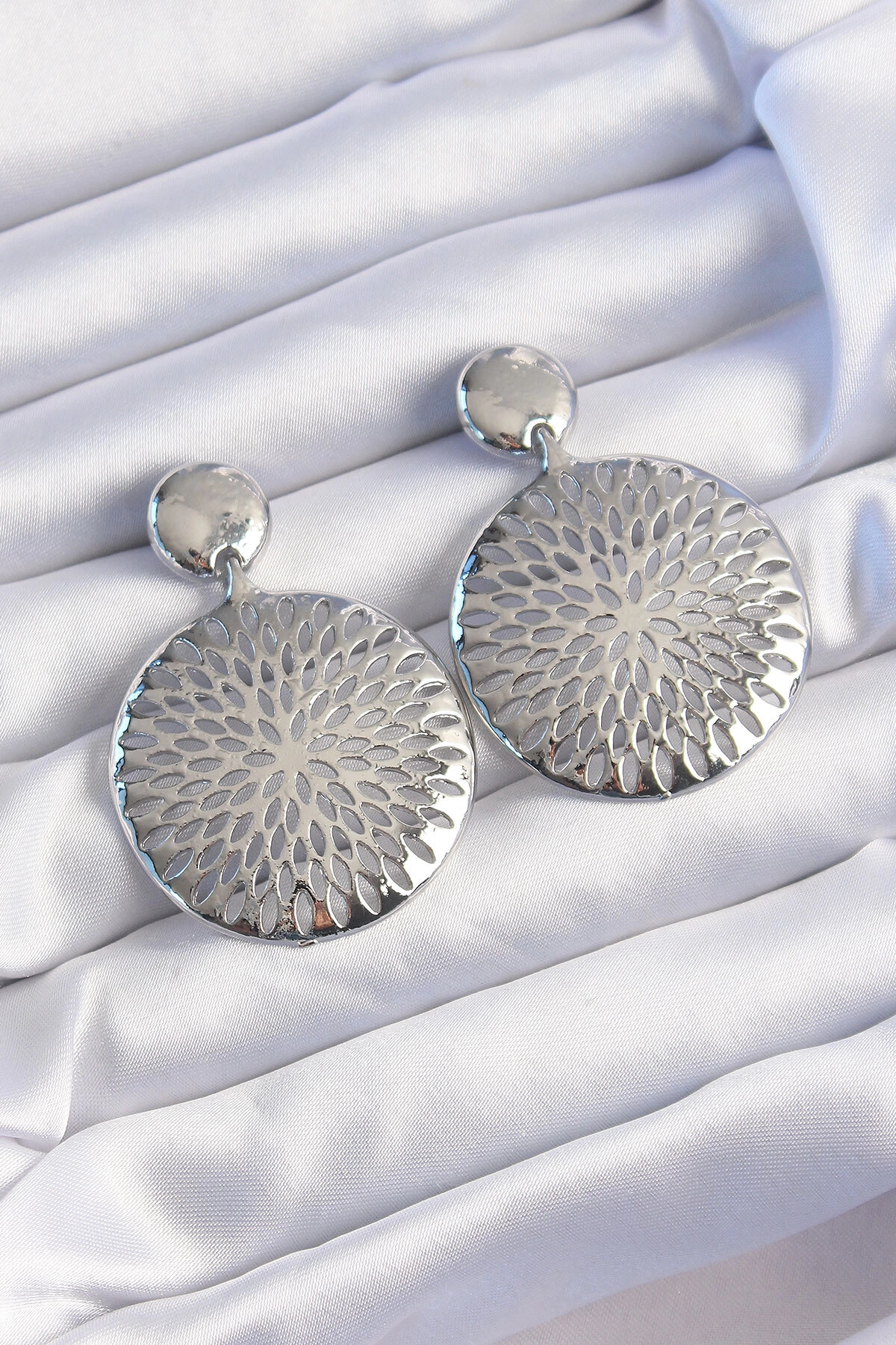 Pirinç Gümüş Renk Oval İşlemeli Küpe-0