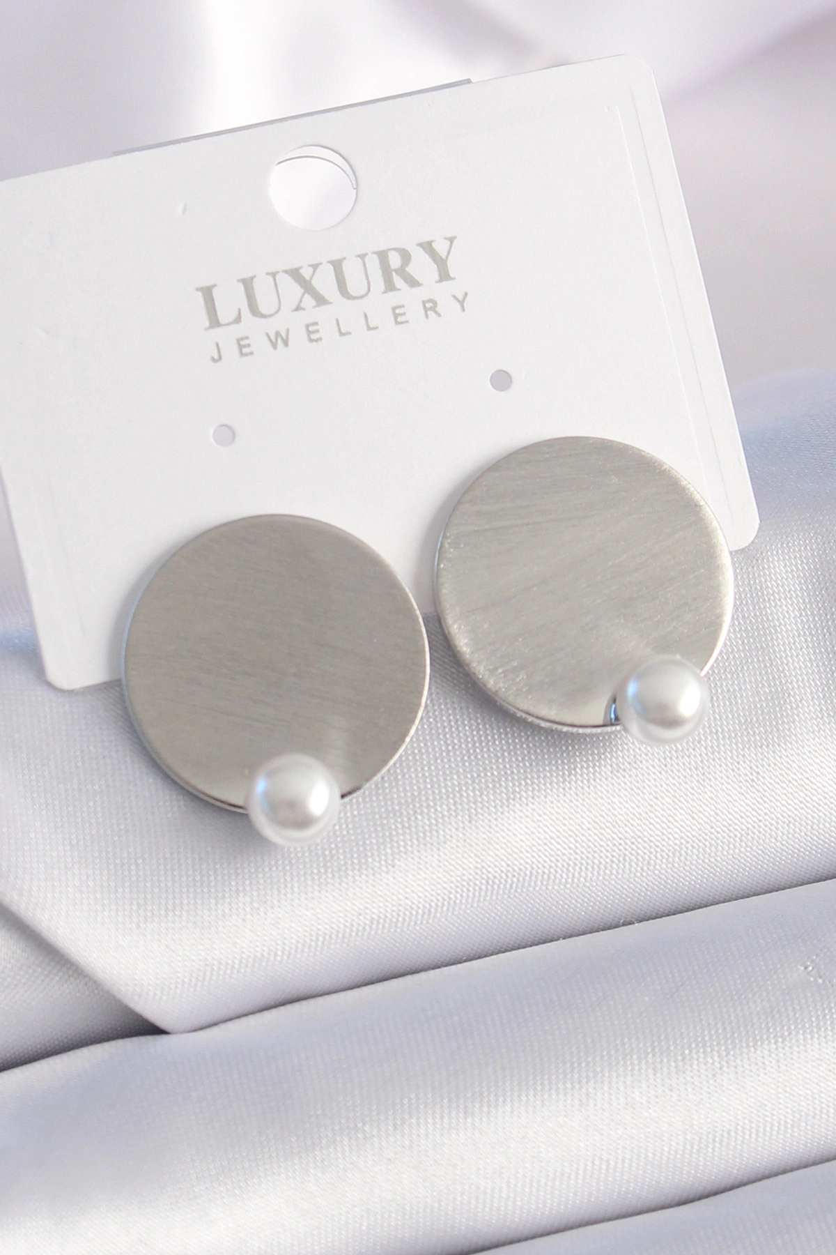 Pirinç Gümüş Renk Plaka Model İnci Detay Kadın Küpe-0