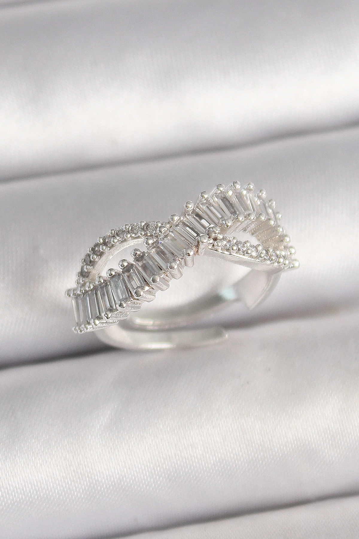 Pirinç Gümüş Renk Su Yolu Zirkon Taşlı Sonsuzluk Model Ayarlanabilir Kadın Yüzük-0