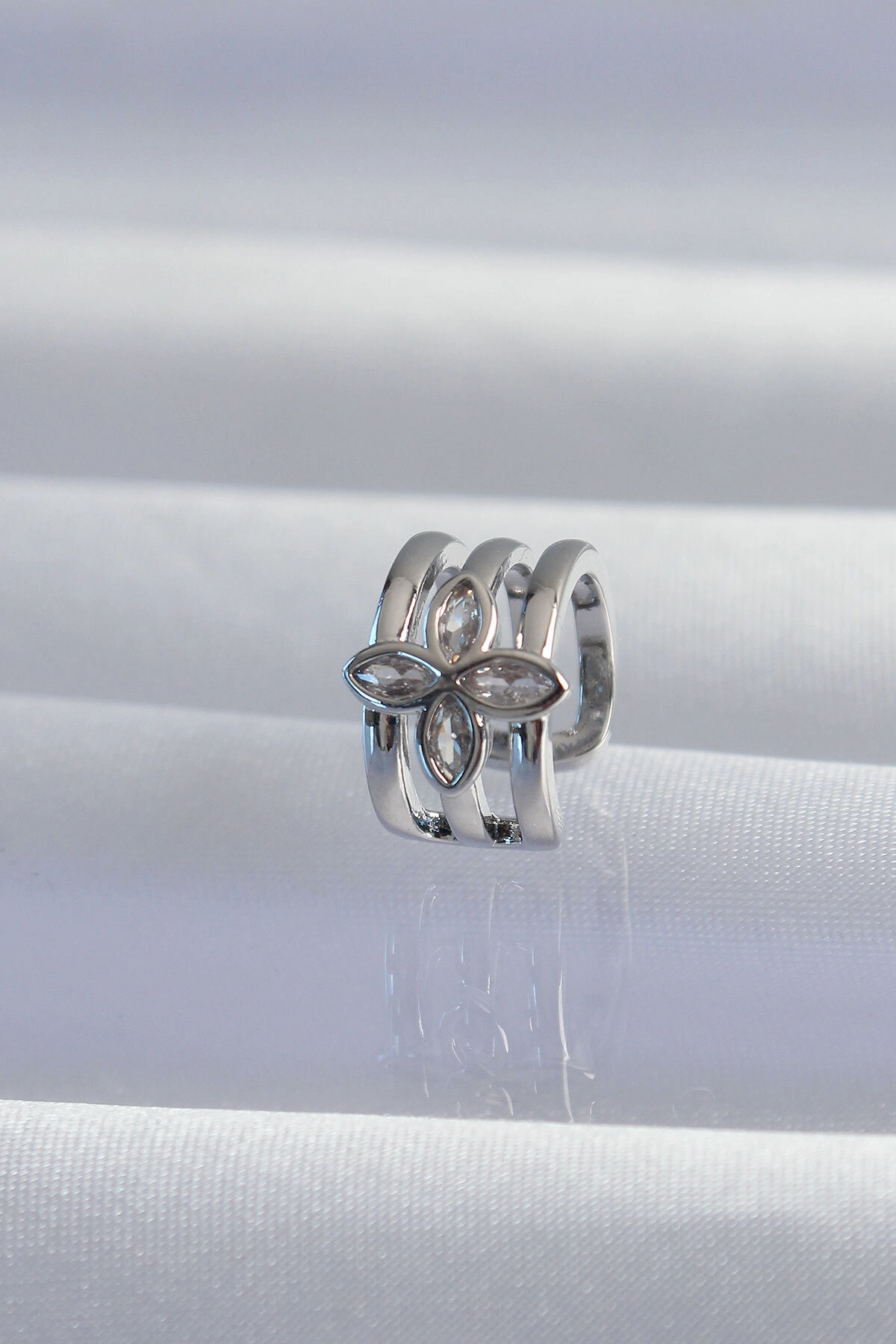 Pirinç Gümüş Renk Yonca Earcuff Küpe-0