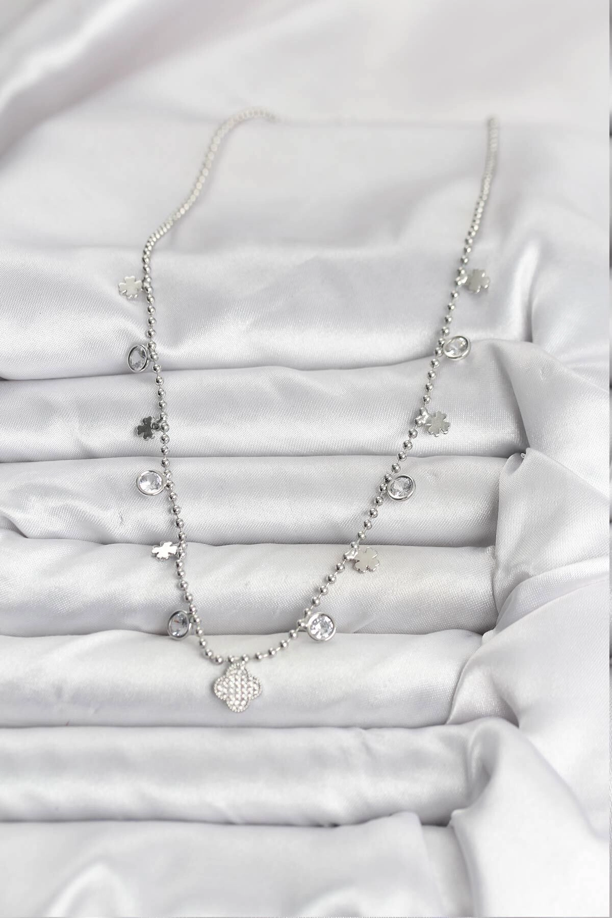 Pirinç Gümüş Renk Yonca Model Kadın Kolye-1