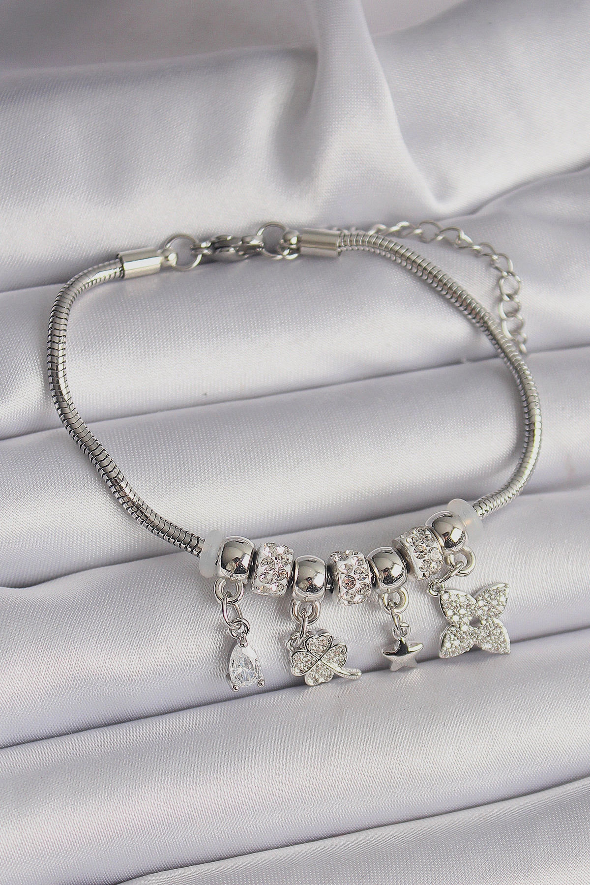 Pirinç Gümüş Renk Zincir Sallantı Zirkon Taşlı Yonca Figür Charm Bileklik-0