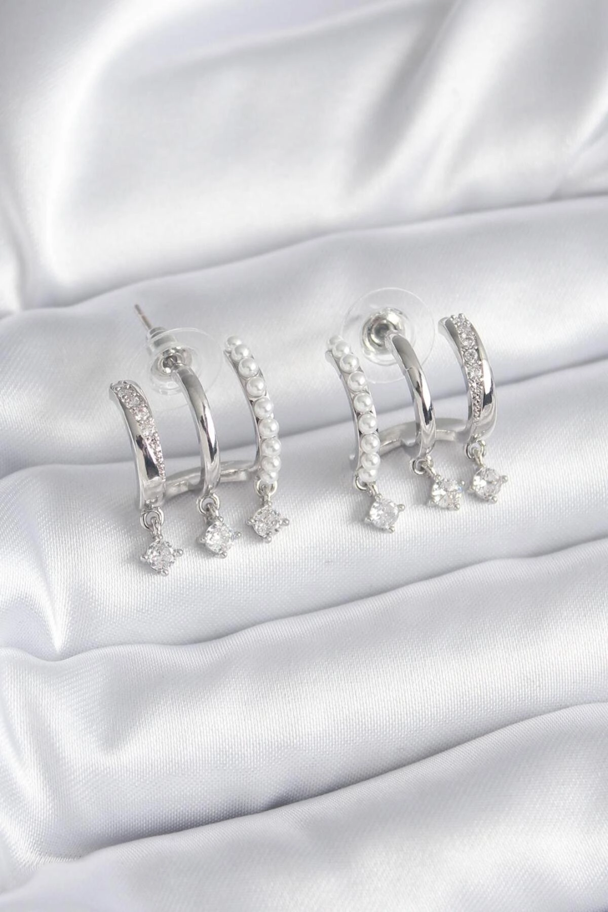 Pirinç Gümüş Renk Zirkon Taş Detay İncili Kadın Küpe-1