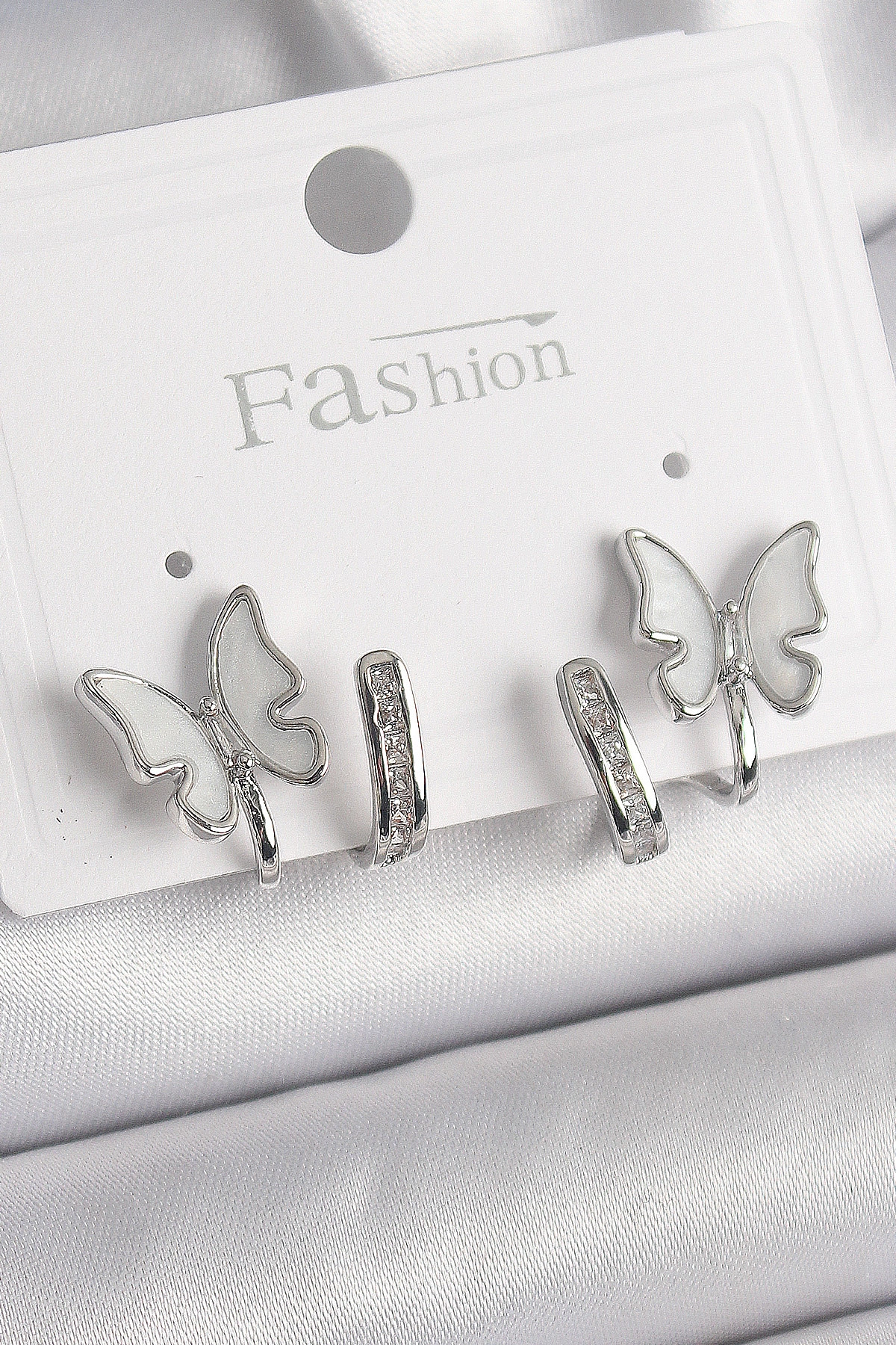 Pirinç Gümüş Renk Zirkon Taş Detaylı Beyaz Sedefli Kelebek Model Kadın Küpe-0