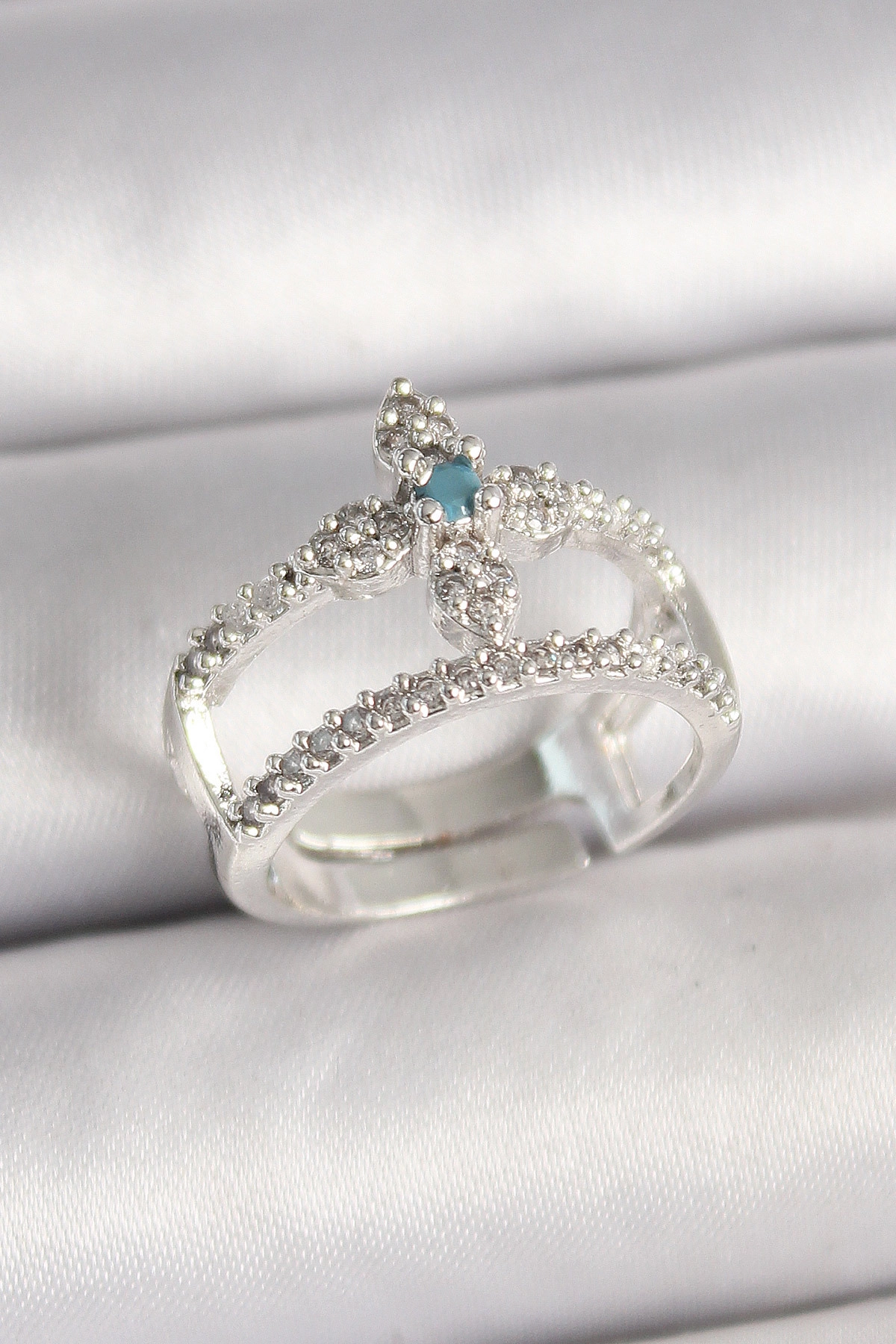 Pirinç Gümüş Renk Zirkon Taşlı Ayarlanabilir Model Kadın Yüzük-0