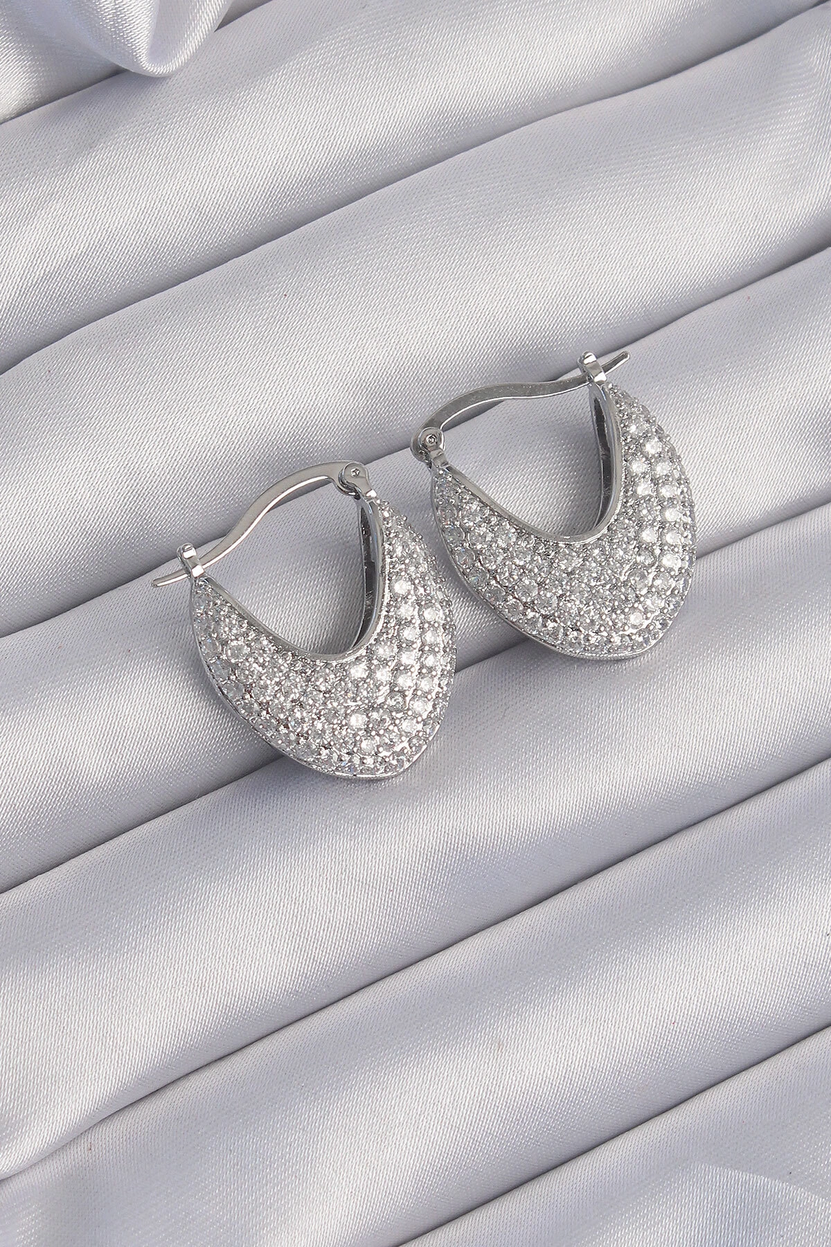 Pirinç Gümüş Renk Zirkon Taşlı Badem Model Küpe-0