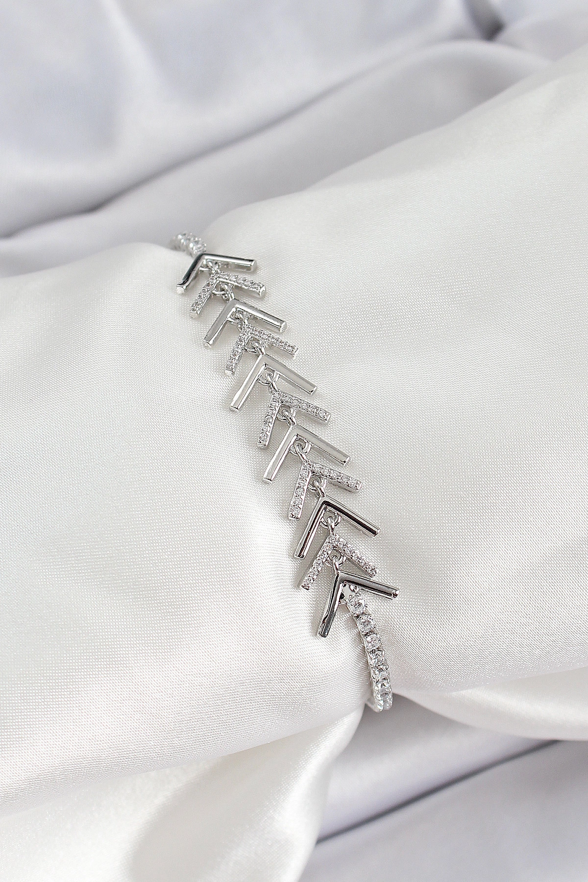 Pirinç Gümüş Renk Zirkon Taşlı Balık Sırtı Kadın Bileklik-0