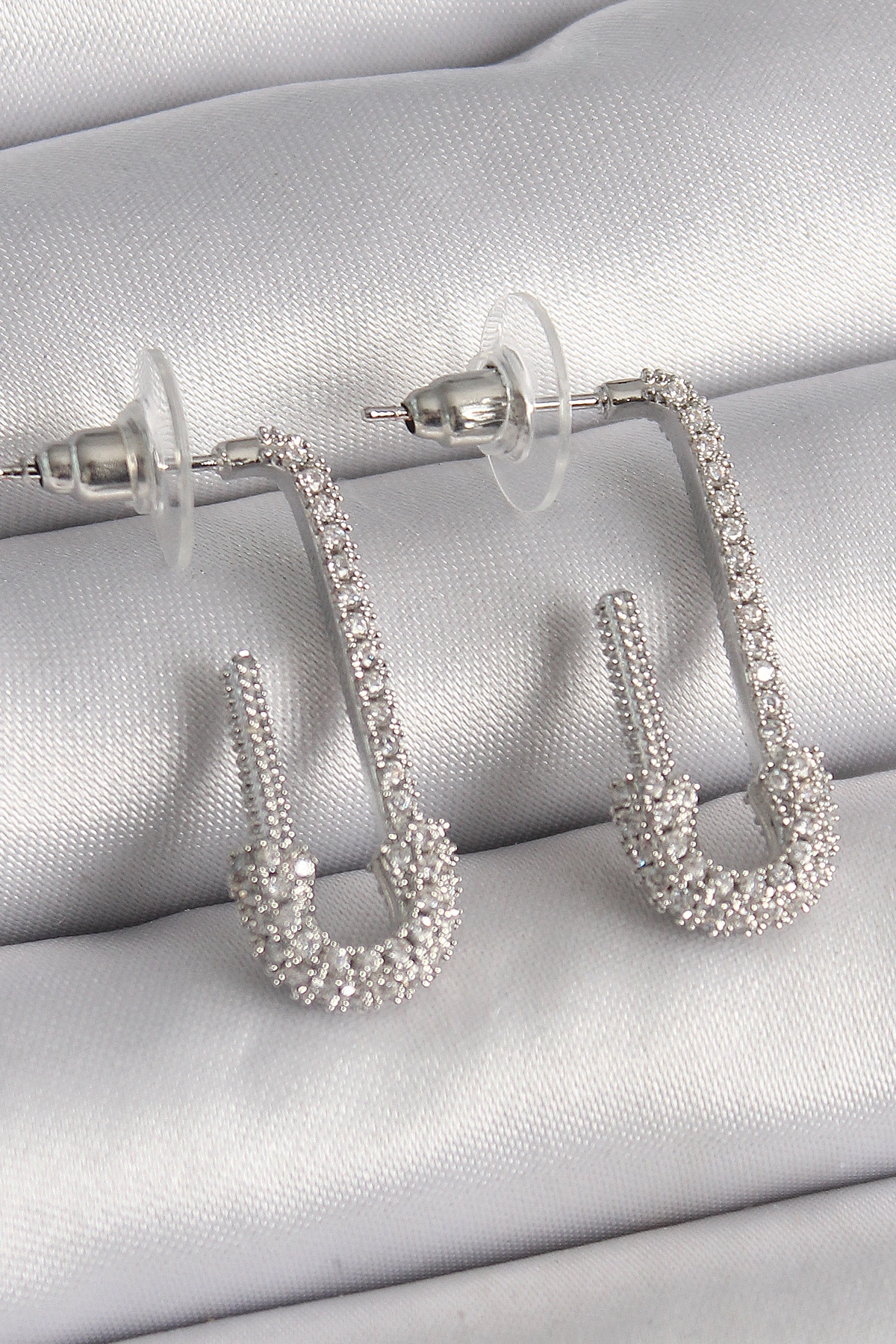 Pirinç Gümüş Renk Zirkon Taşlı Çengelli İğne Model Kadın Küpe-0