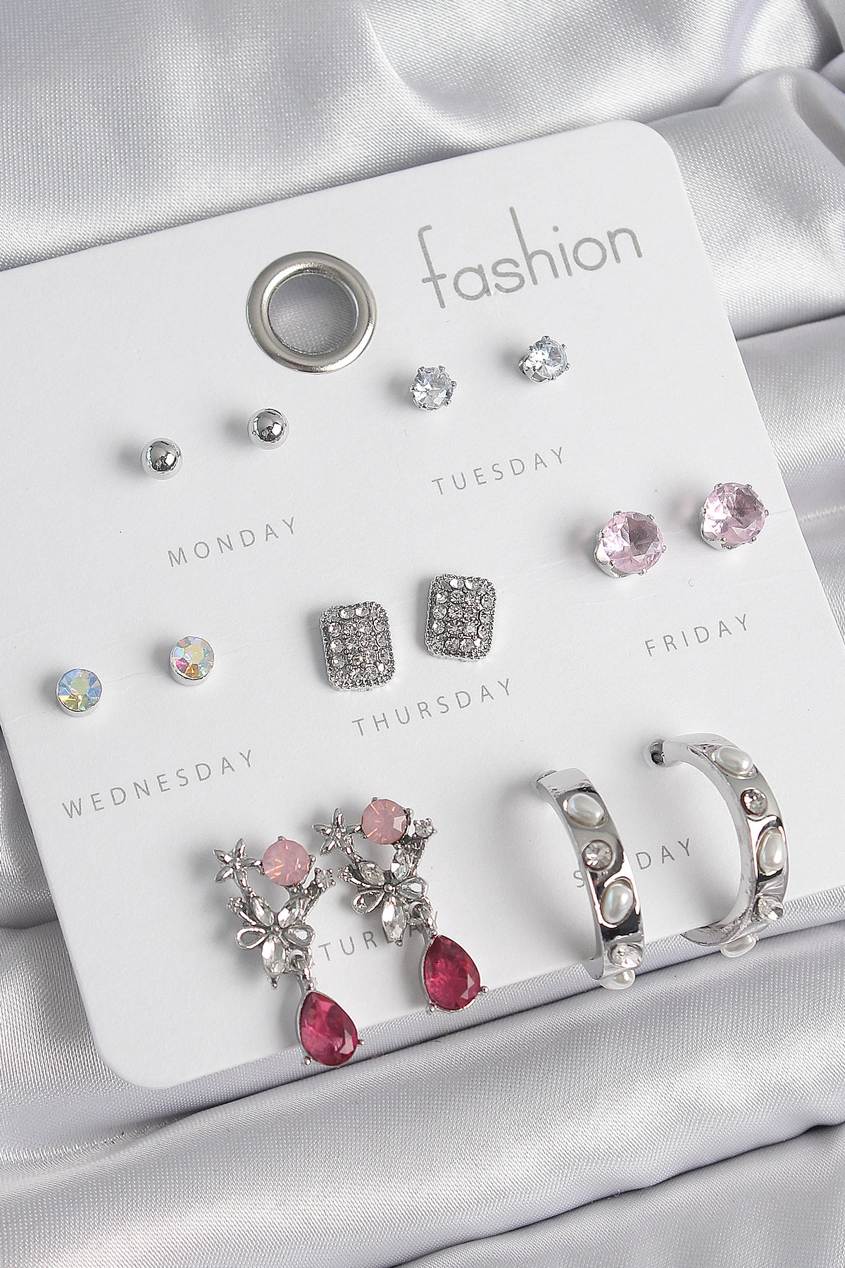 Pirinç Gümüş Renk Zirkon Taşlı Çiçek Figür İncili Halka Detay 7 Çift Kadın Küpe Seti-0