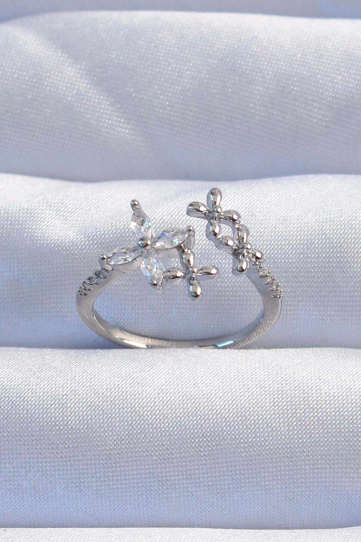 Pirinç Gümüş Renk Zirkon Taşlı Çiçek Model Ayarlanabilir Yüzük-0