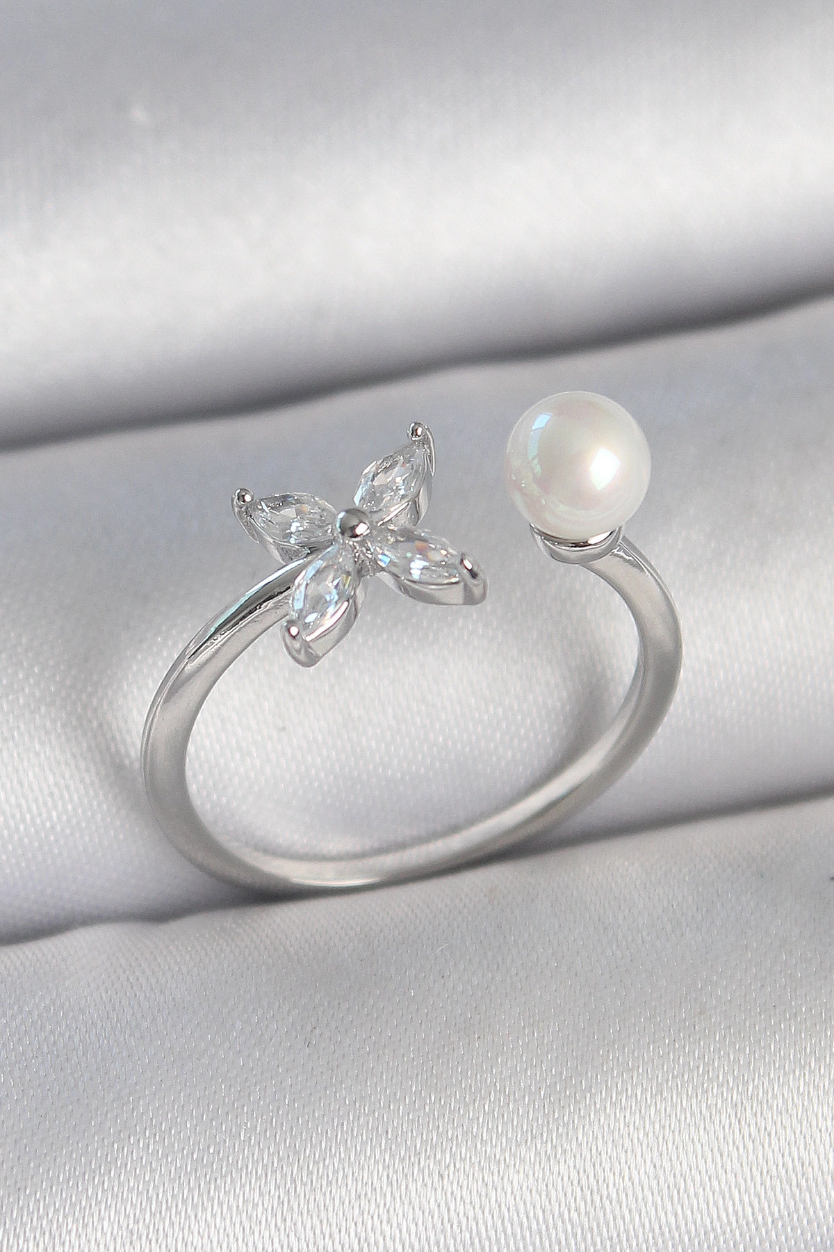 Pirinç Gümüş Renk Zirkon Taşlı Çiçek Model İnci Detay Ayarlanabilir Kadın Yüzük-0