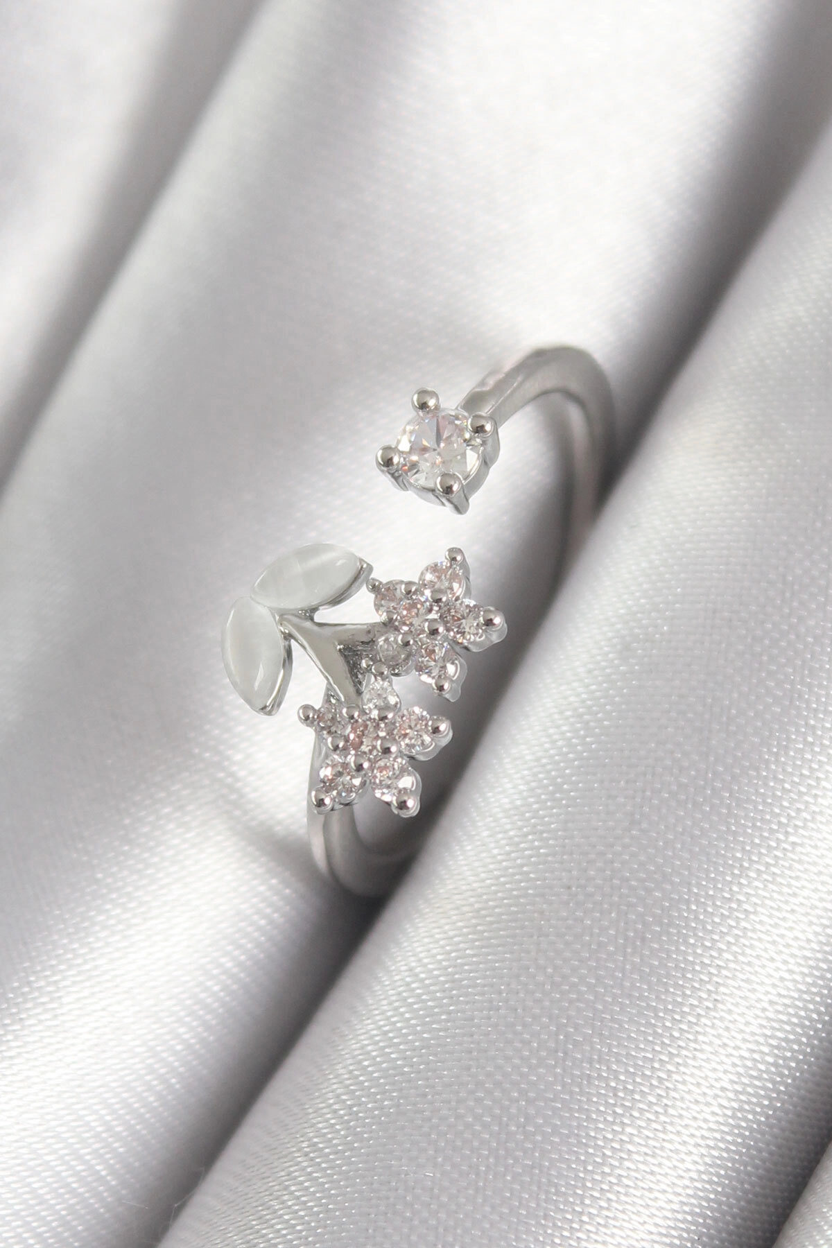 Pirinç Gümüş Renk Zirkon Taşlı Çiçek Model Kadın Yüzük-0