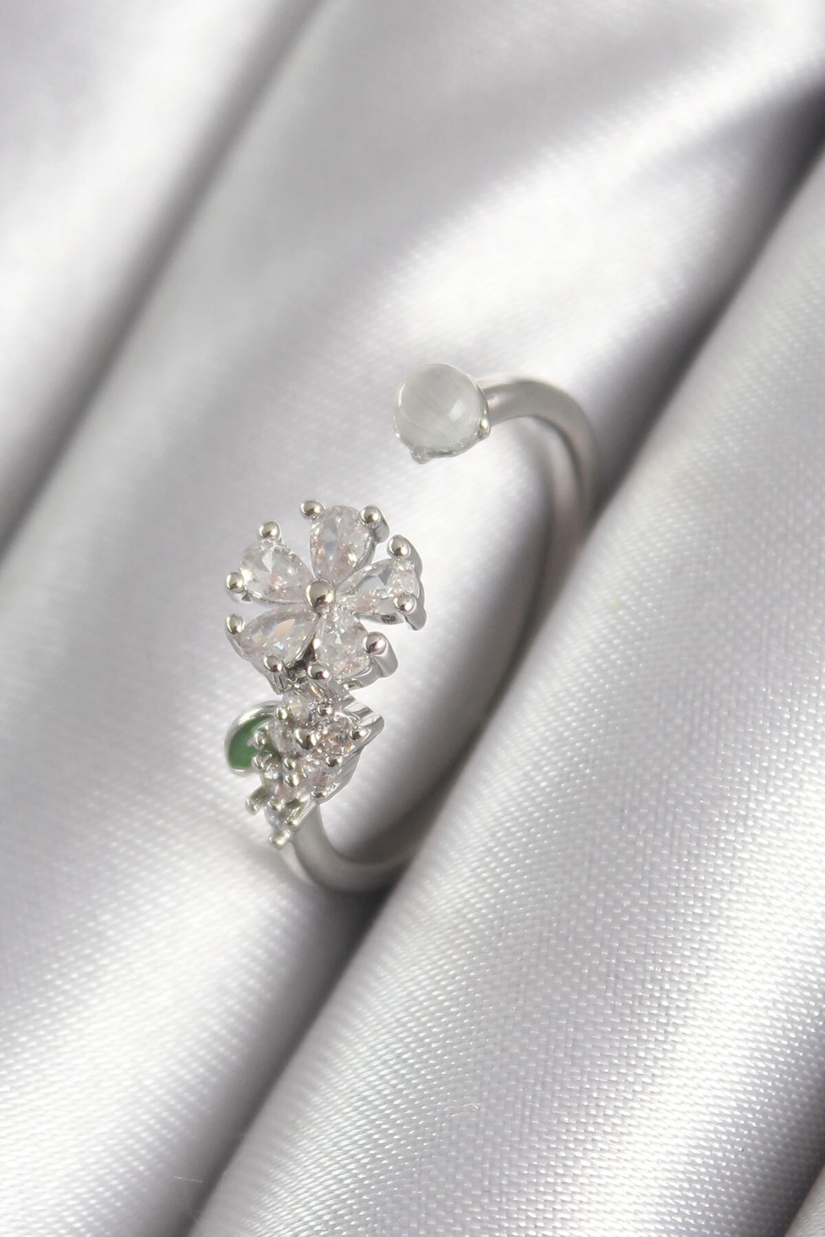 Pirinç Gümüş Renk Zirkon Taşlı Çiçek Model Kadın Yüzük-0