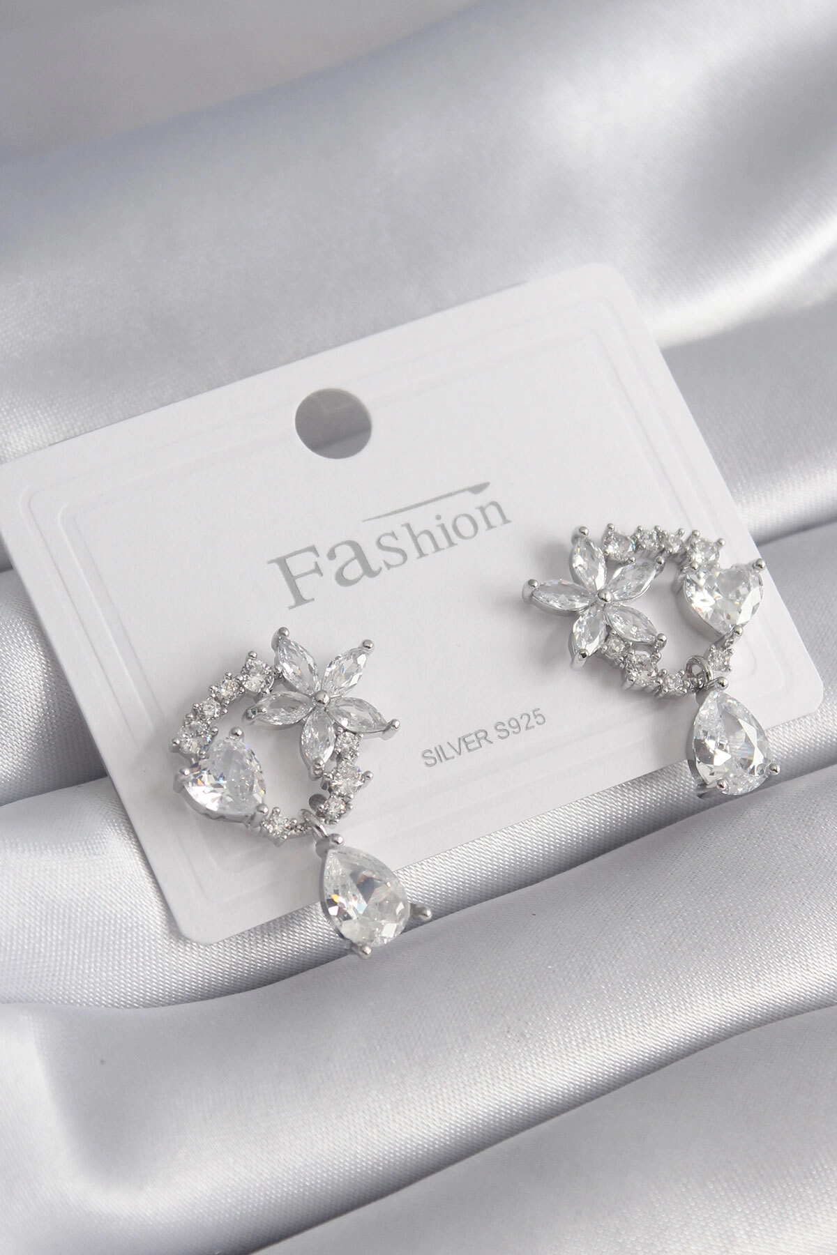 Pirinç Gümüş Renk Zirkon Taşlı Çiçek Model Sallantı Detay Kadın Küpe-0