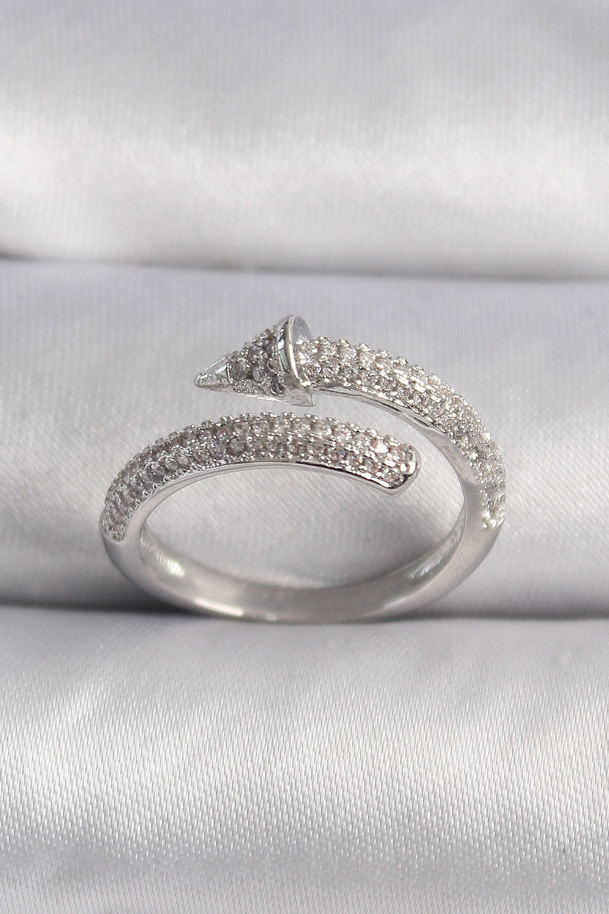 Pirinç Gümüş Renk Zirkon Taşlı Çivi Model VIP Seri Kadın Yüzük-0