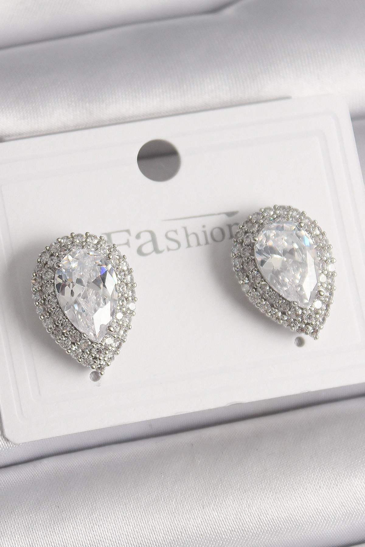 Pirinç Gümüş Renk Zirkon Taşlı Damla Model Kadın Küpe-0