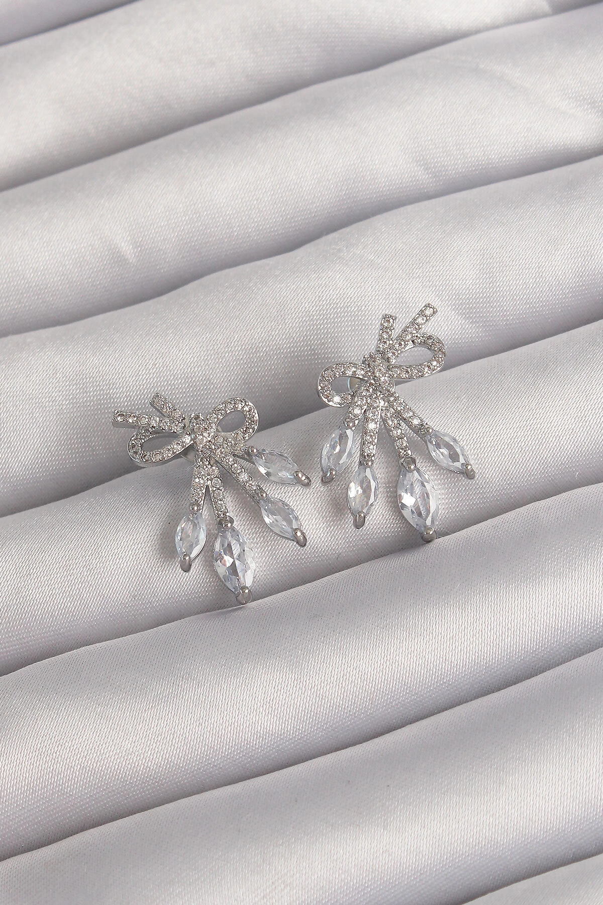 Pirinç Gümüş Renk Zirkon Taşlı Fiyonk Küpe-0