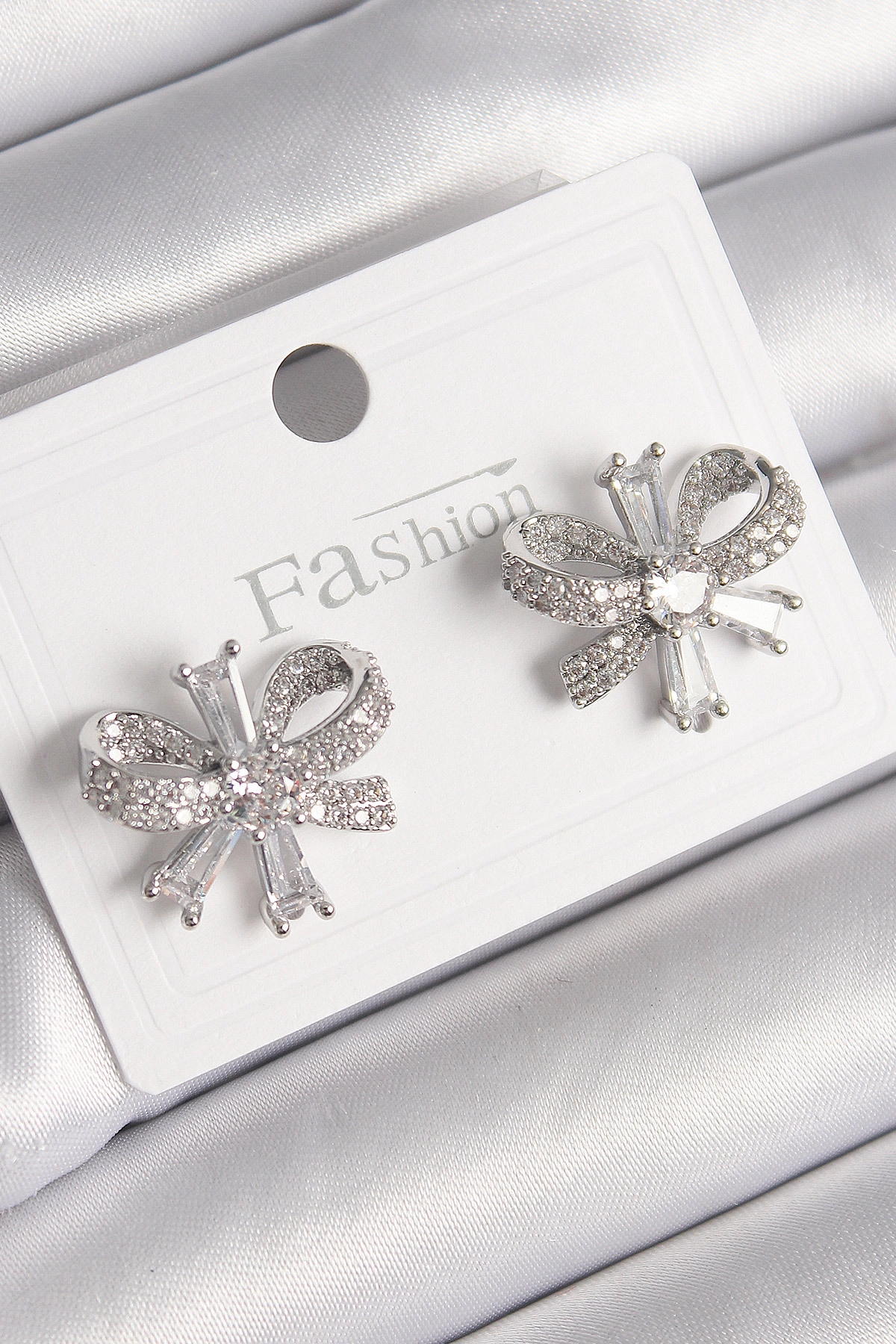 Pirinç Gümüş Renk Zirkon Taşlı Fiyonk Model Kadın Küpe-0