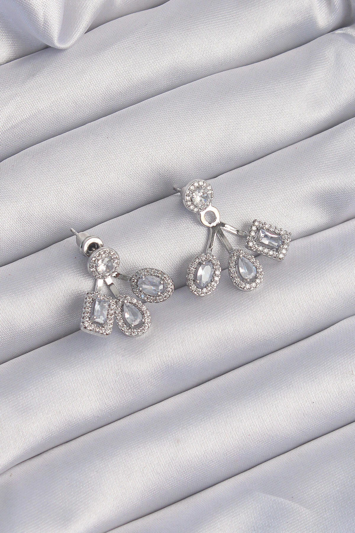 Pirinç Gümüş Renk Zirkon Taşlı Geometrik Model Küpe-0