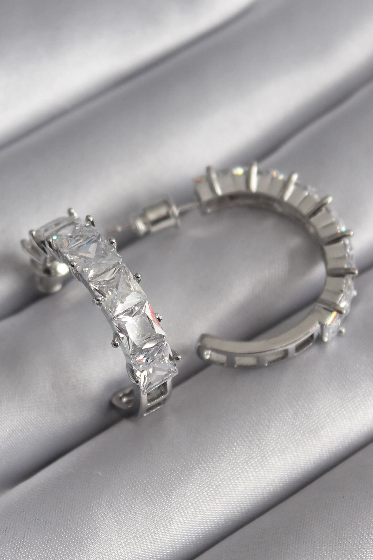 Pirinç Gümüş Renk Zirkon Taşlı Halka Model Kadın Küpe-0