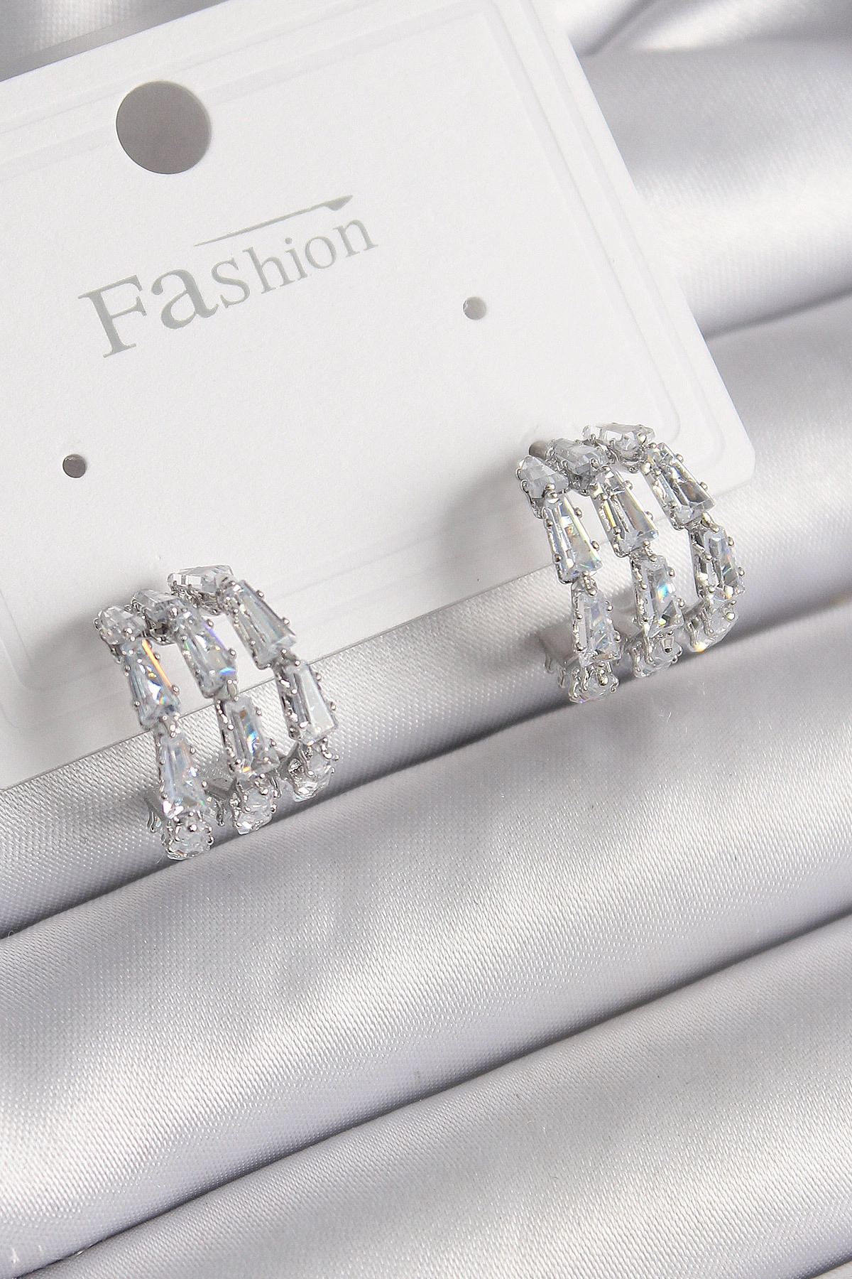 Pirinç Gümüş Renk Zirkon Taşlı Halka Model Kadın Küpe-0