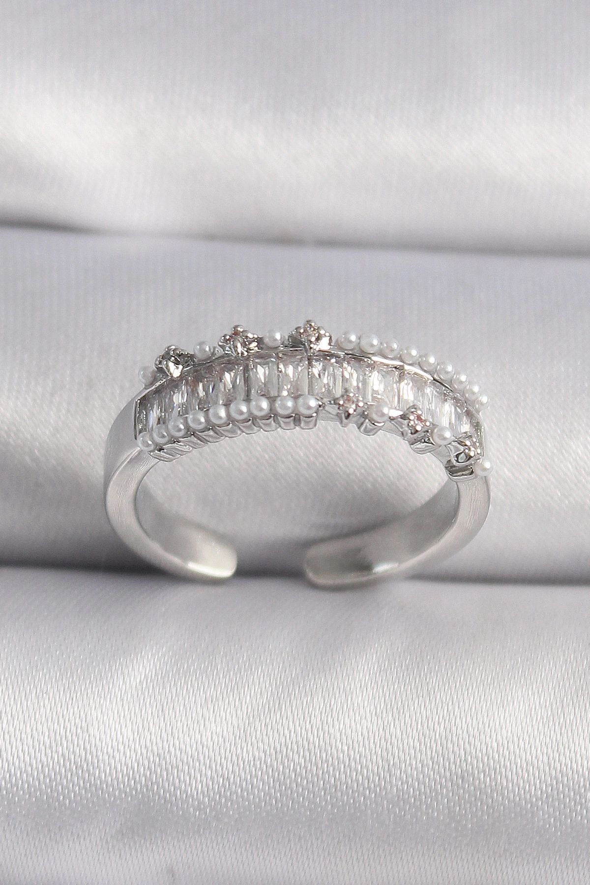 Pirinç Gümüş Renk Zirkon Taşlı İnci Detay VIP Seri Kadın Yüzük-0