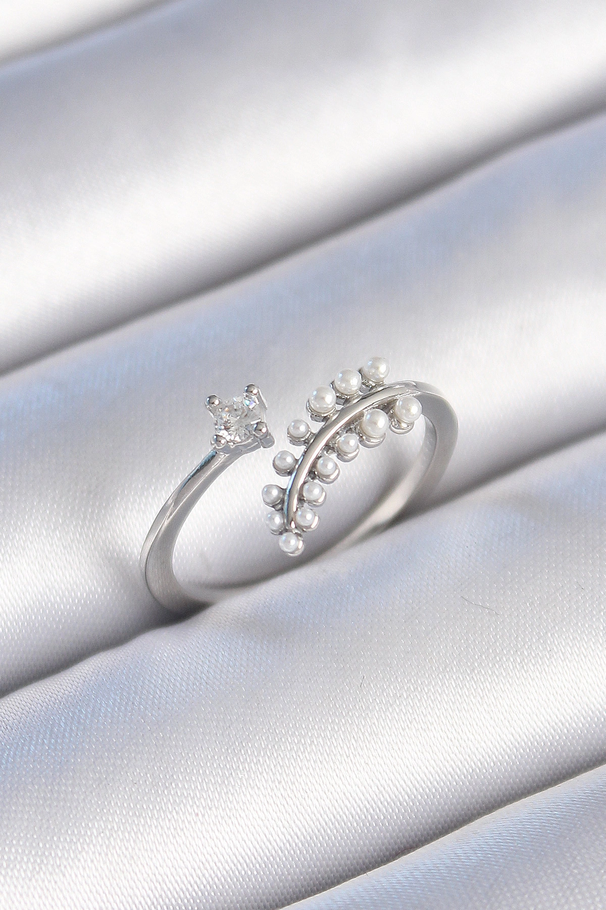 Pirinç Gümüş Renk Zirkon Taşlı İncili Yaprak Model Kadın Yüzük-0